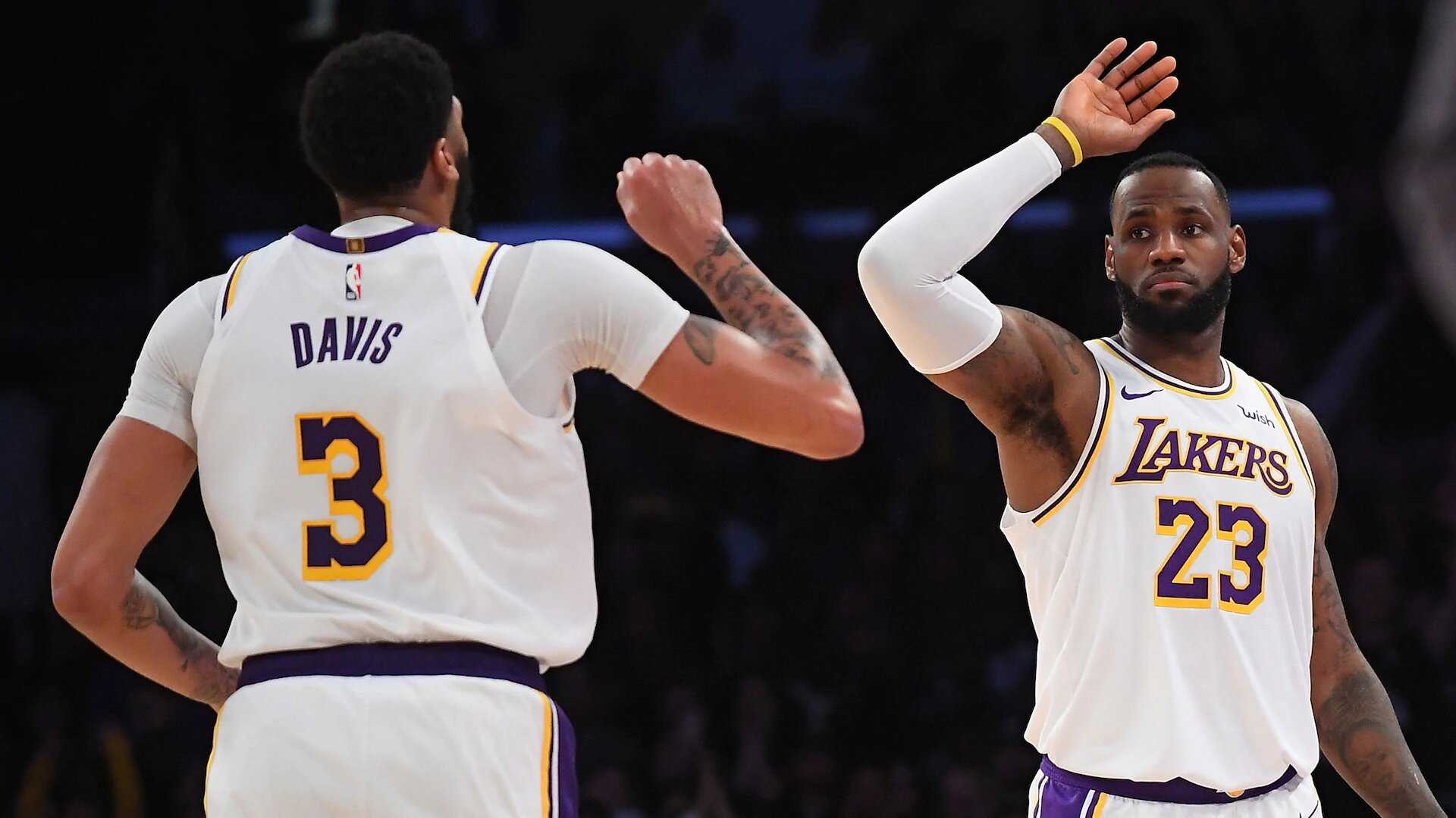 «Il n'a aucune faiblesse»: LeBron James qualifie Anthony Davis de luxe pour les Lakers