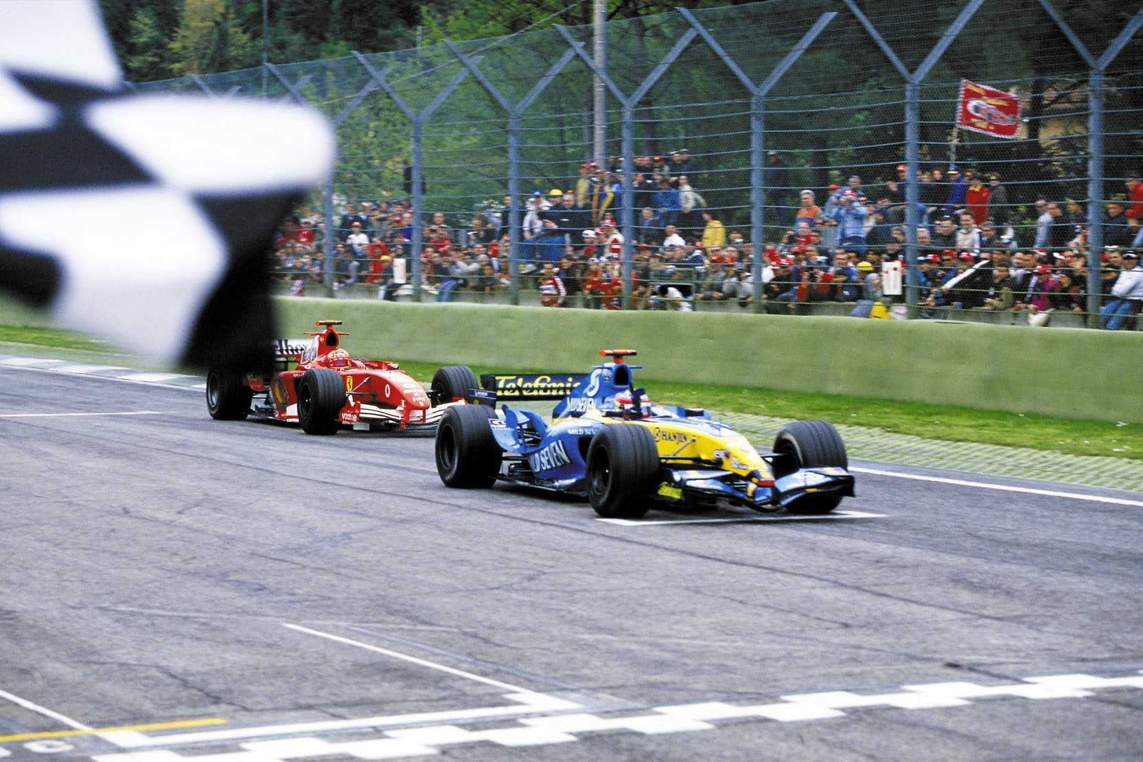 F1 Throwback: Fernando Alonso repousse un Michael Schumacher en charge pour mettre fin à la domination de Ferrari à Imola