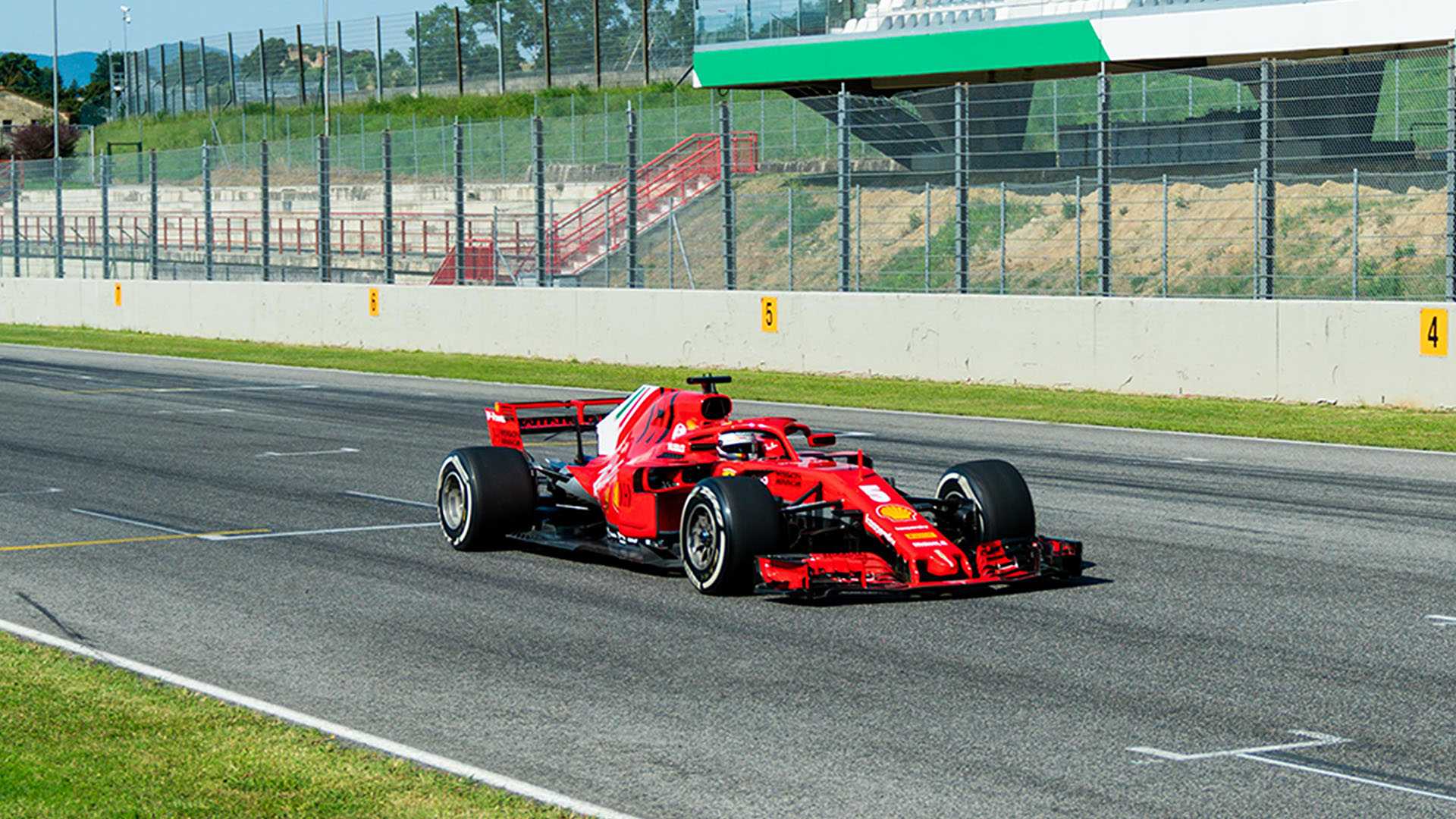 REGARDER: Un tour du circuit délicat du Mugello avec Ferrari