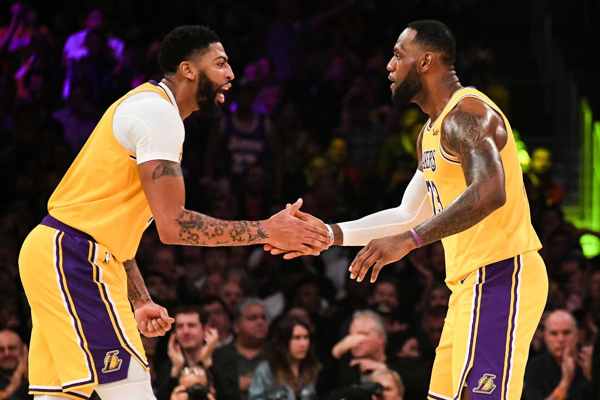 "AD est dominant": LeBron James dégage l'air autour des Lakers en avant sous pression