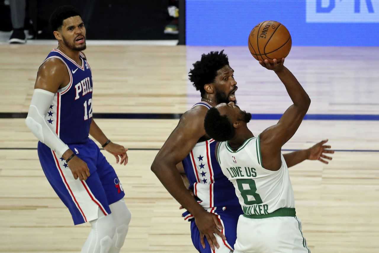 REGARDER: Le gardien des Celtics Kemba Walker laisse tomber Joel Embiid au sol avec son mouvement de rupture de la cheville