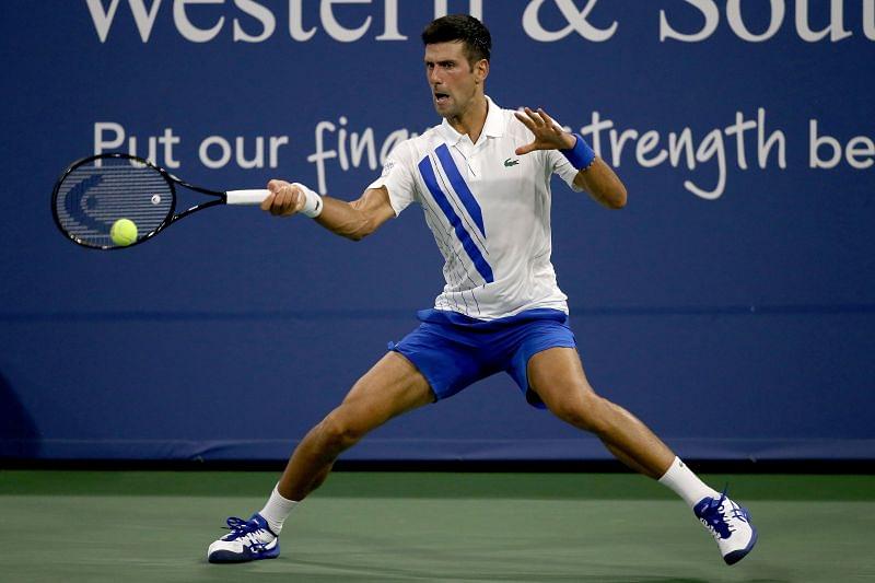 «Je vais continuer à le faire»: Novak Djokovic lors de sa célébration devant des stands vides