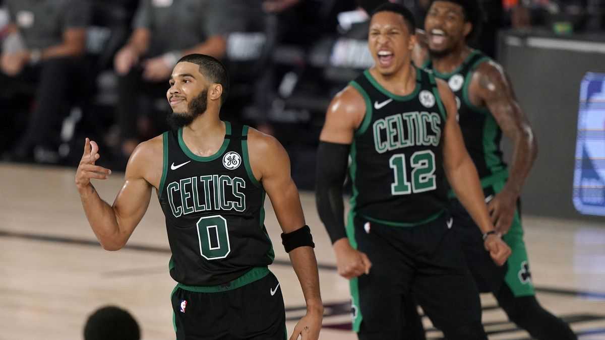 La star des Celtics, Jayson Tatum, bat de nouveaux records de franchise lors de la victoire contre les Raptors