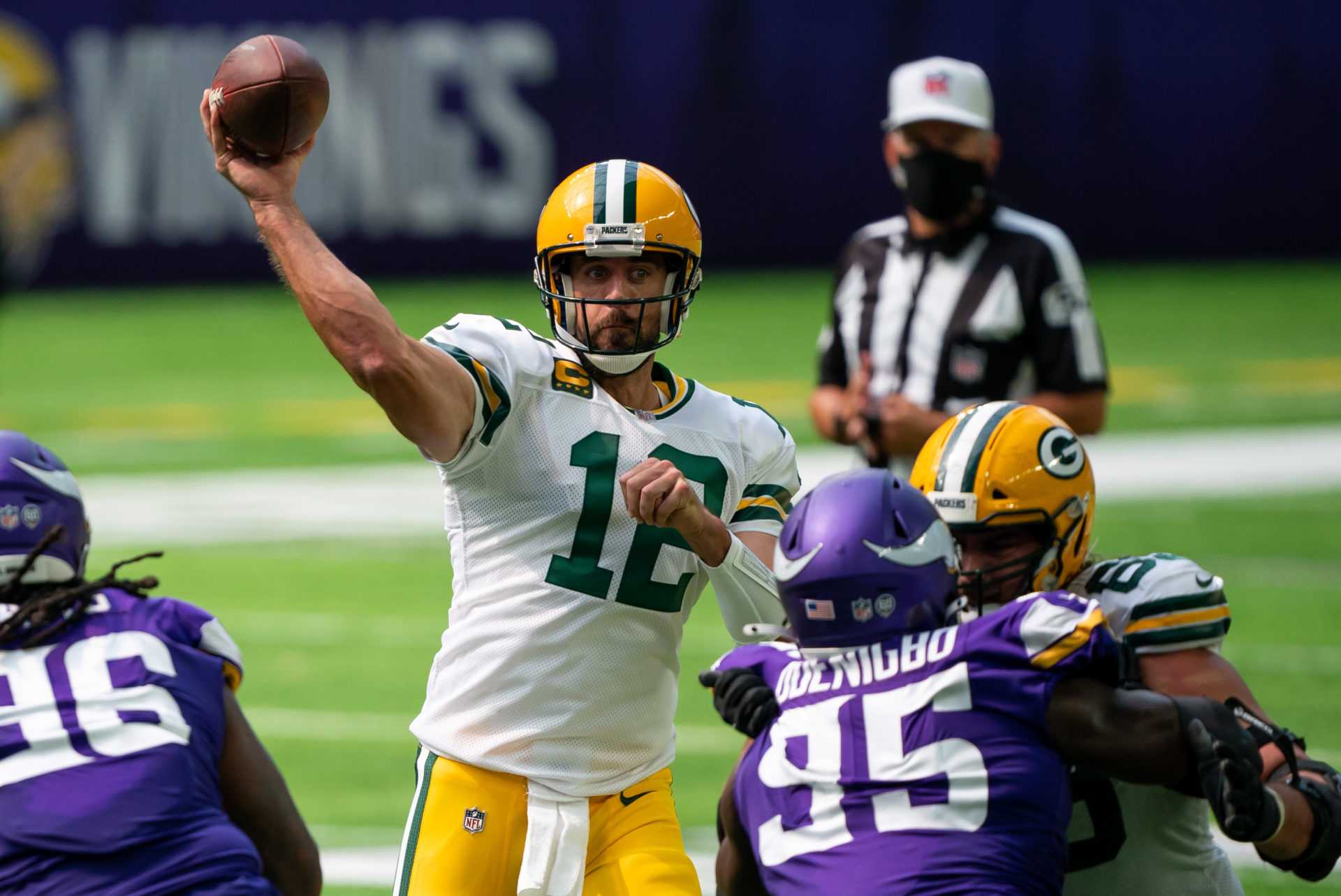 Aaron Rodgers joue contre les Vikings du Minnesota lors de la première semaine