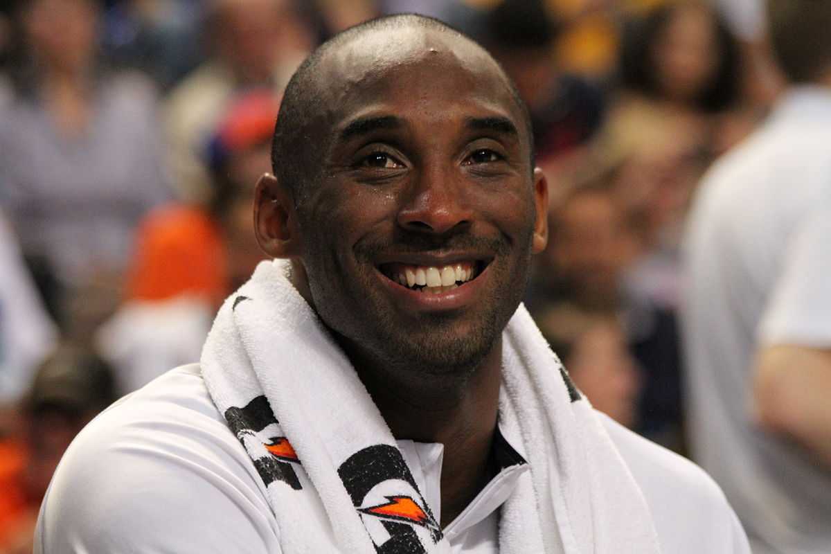 L’auteur affirme que Kobe Bryant n’a pas envie de se mêler aux coéquipiers de ses Lakers