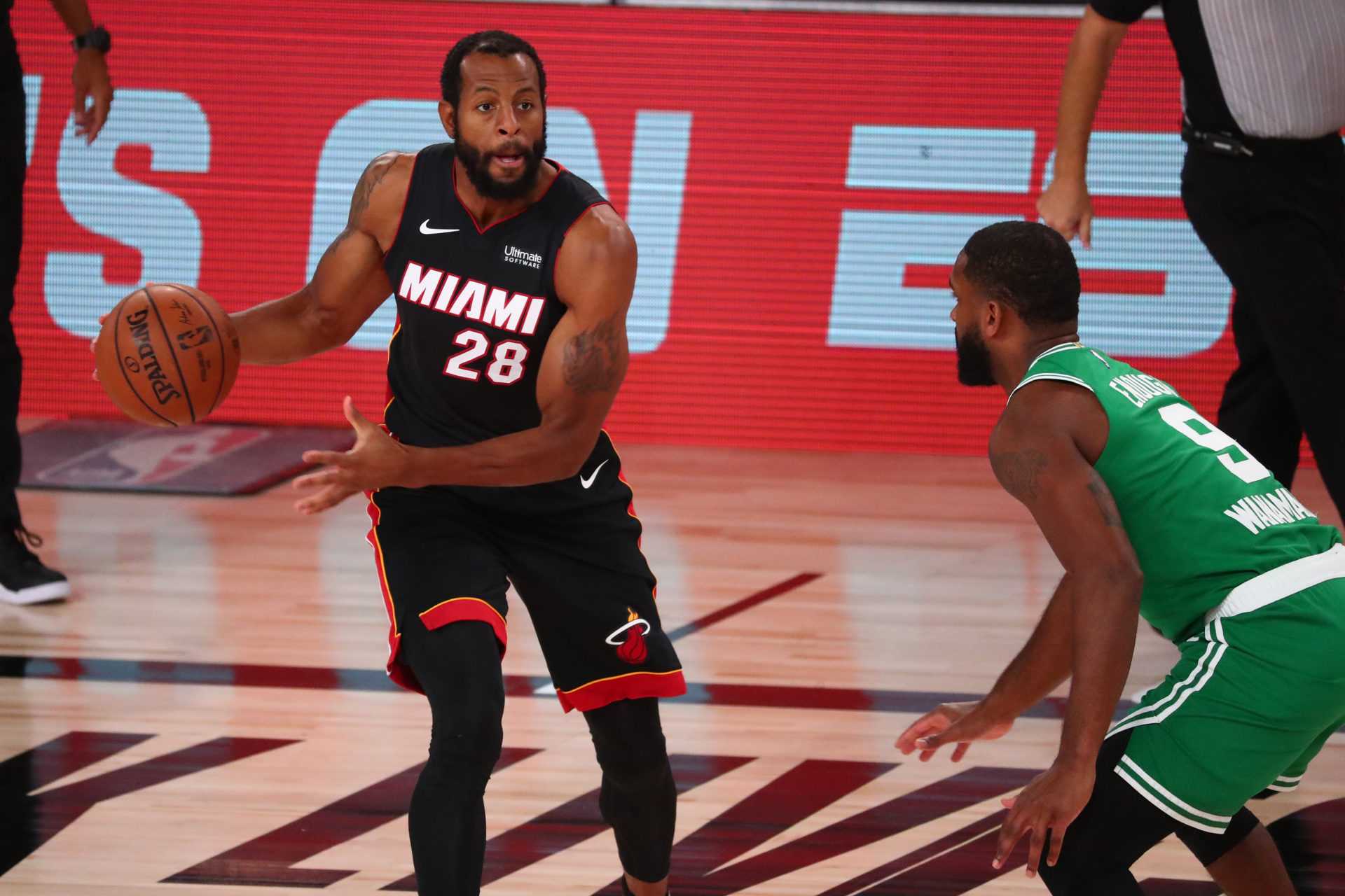La star du Miami Heat, Andre Iguodala, se rapproche du record d'élite NBA de LeBron James
