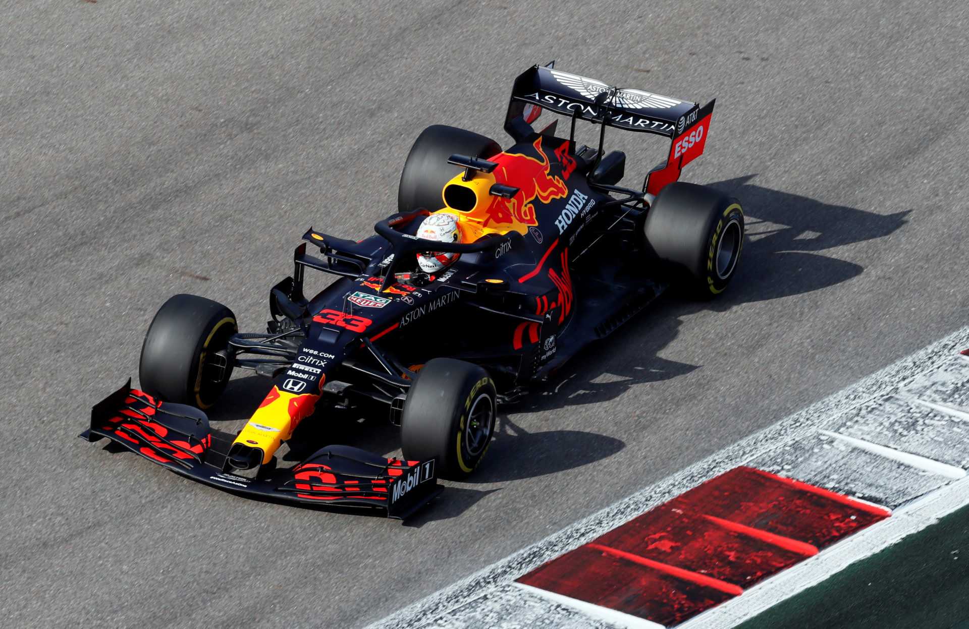 Pilote Red Bull Max Verstappen lors d'une séance d'essais à Sotchi