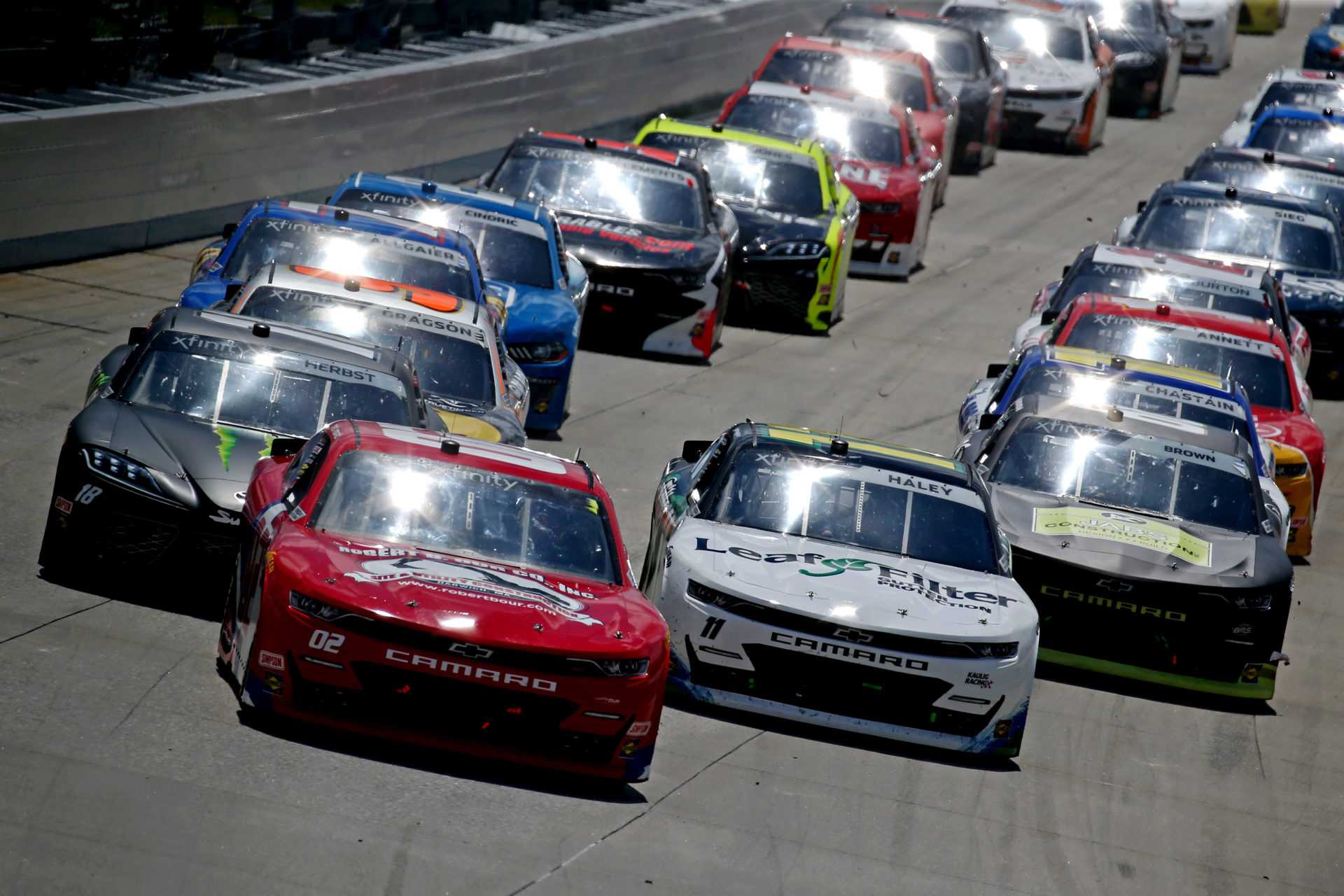 Brett Moffitt envisage les performances des séries NASCAR Cup Return Through Truck et Xfinity