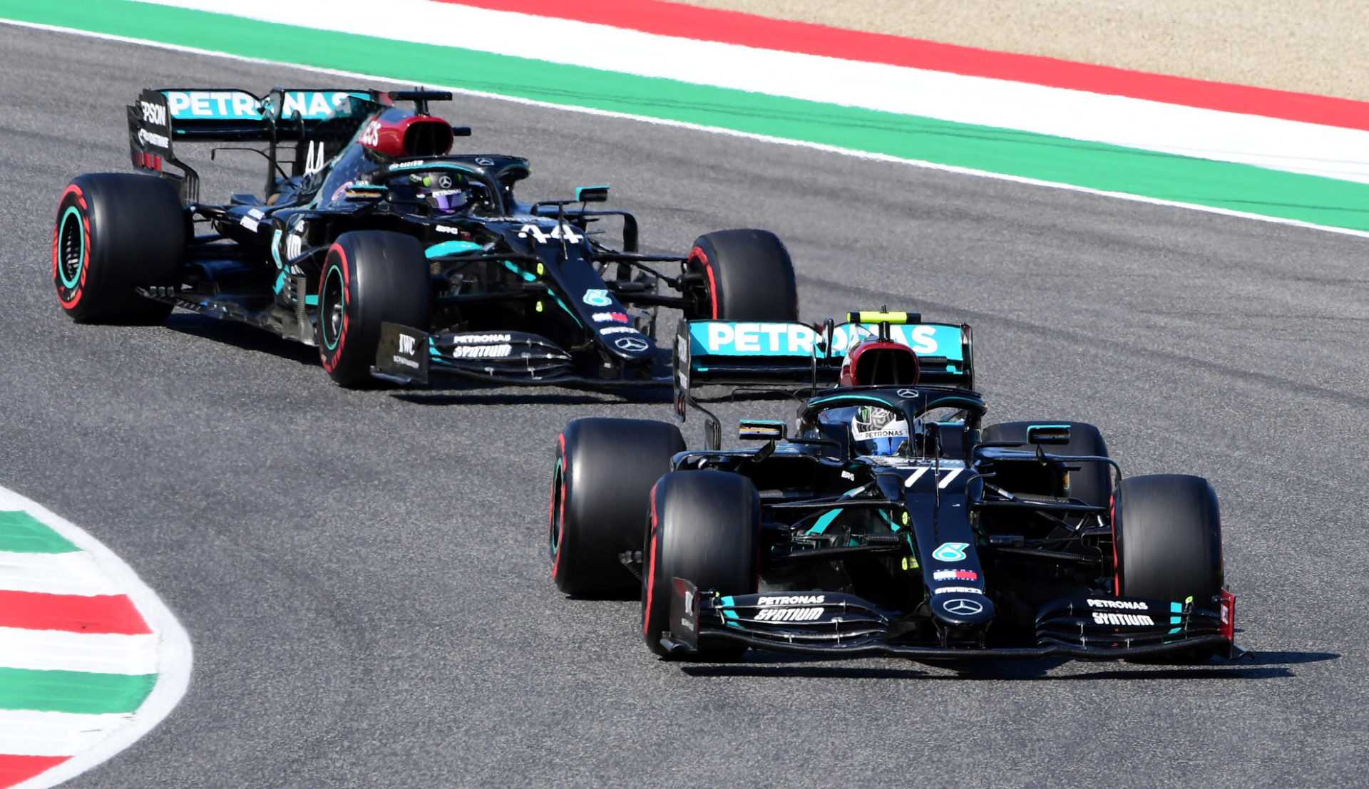Voiture Mercedes en action pendant le GP de Toscane