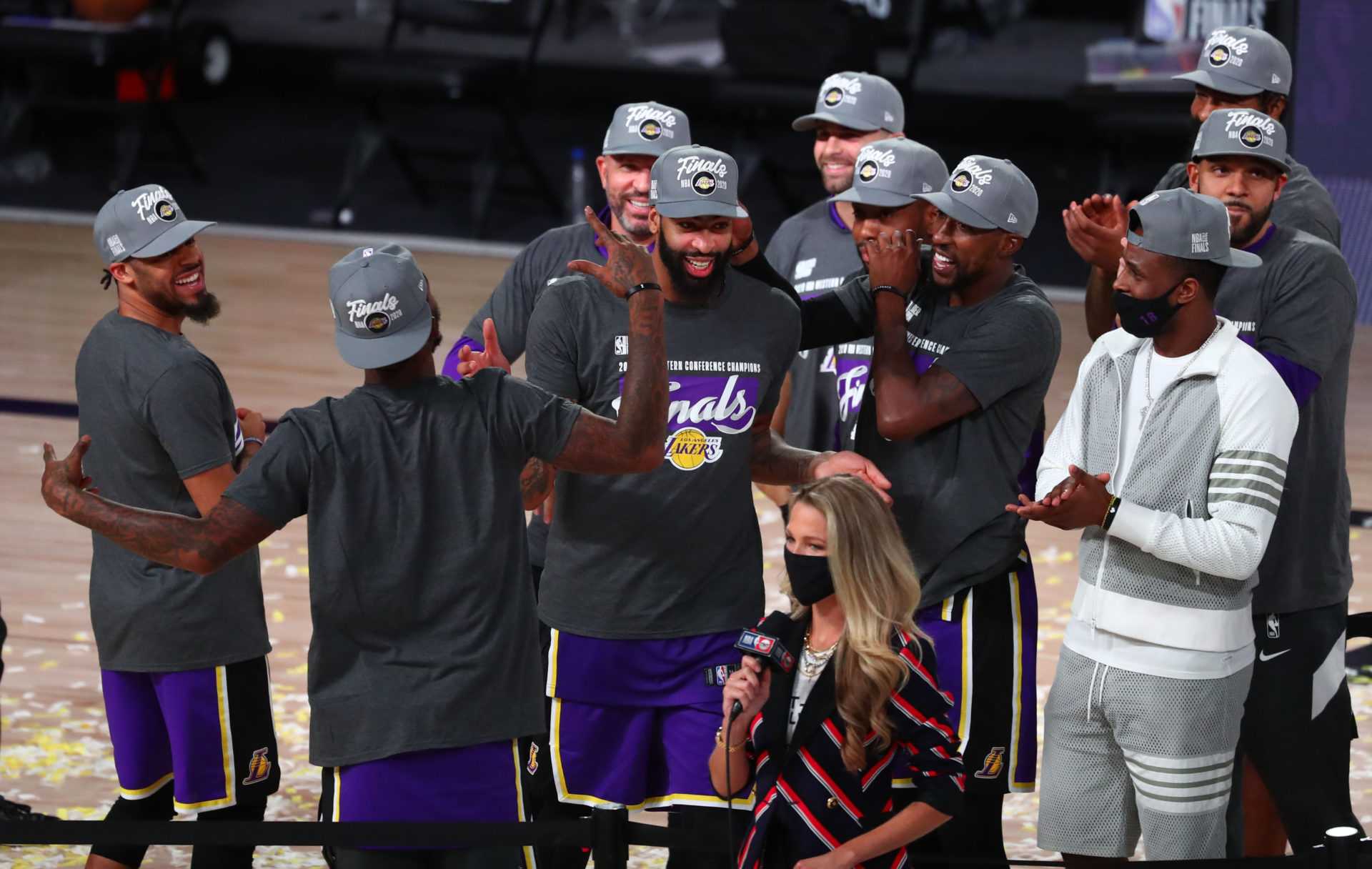 La présidente des Lakers, Jeanie Buss, a des mots d'appréciation particuliers pour Magic Johnson après que l'équipe ait atteint la finale