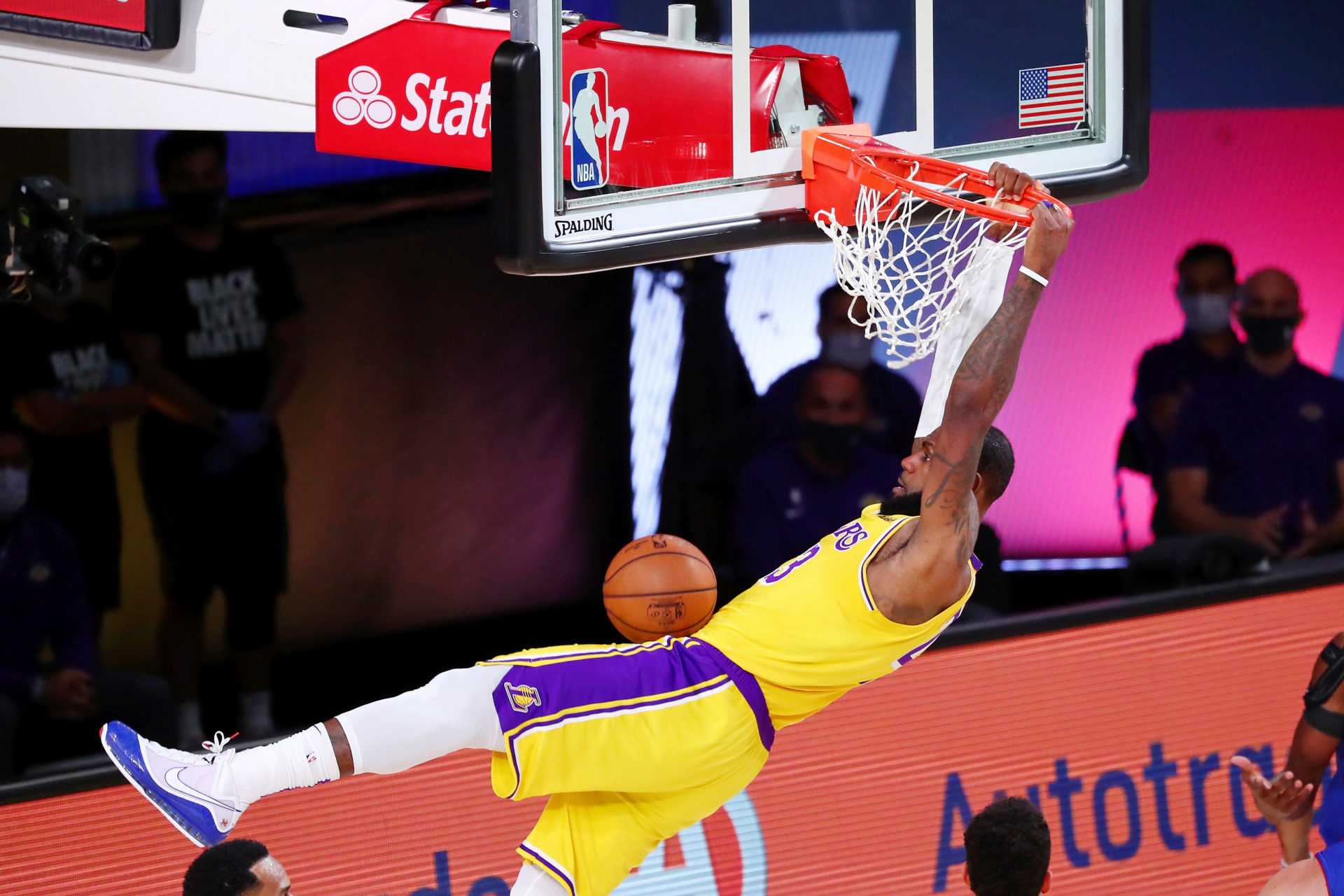 La présidente des Lakers exprime son cœur pour l'inspirant LeBron James