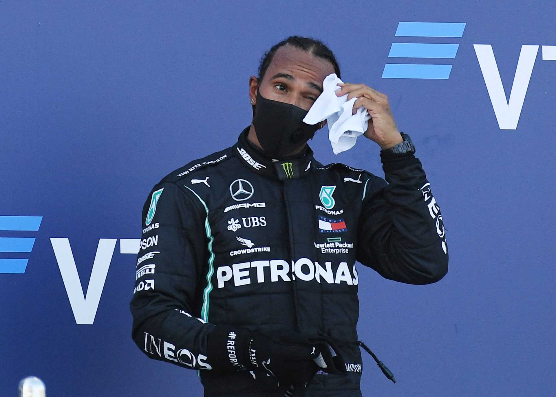 La radio de l'équipe révèle que Mercedes a donné à Lewis Hamilton le coup de pouce pour un début d'entraînement illégal