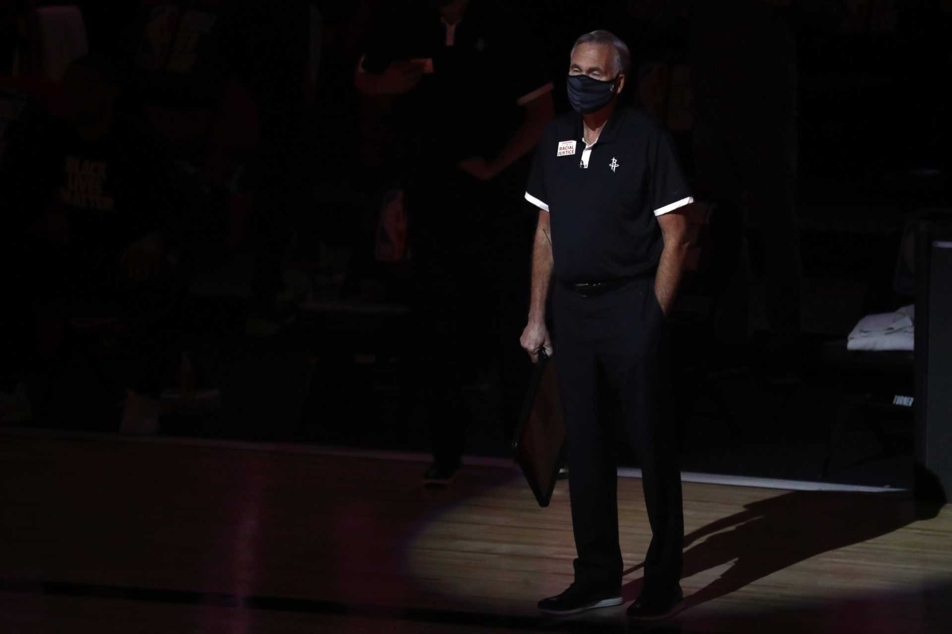 L'entraîneur-chef des Rockets franchit une étape embarrassante après une défaite décevante en séries éliminatoires de la NBA