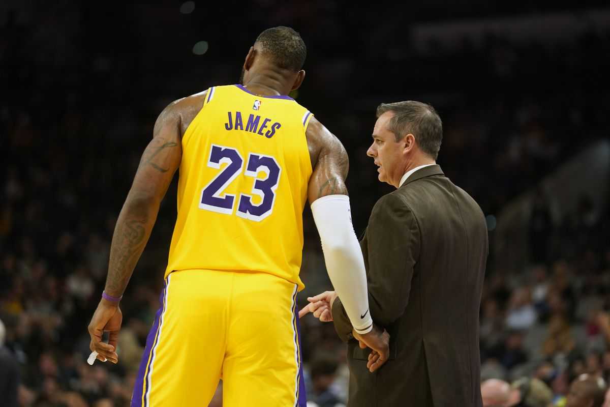 L'entraîneur des Lakers affirme fermement que Lebron James est MVP contre Giannis Antetokounmpo