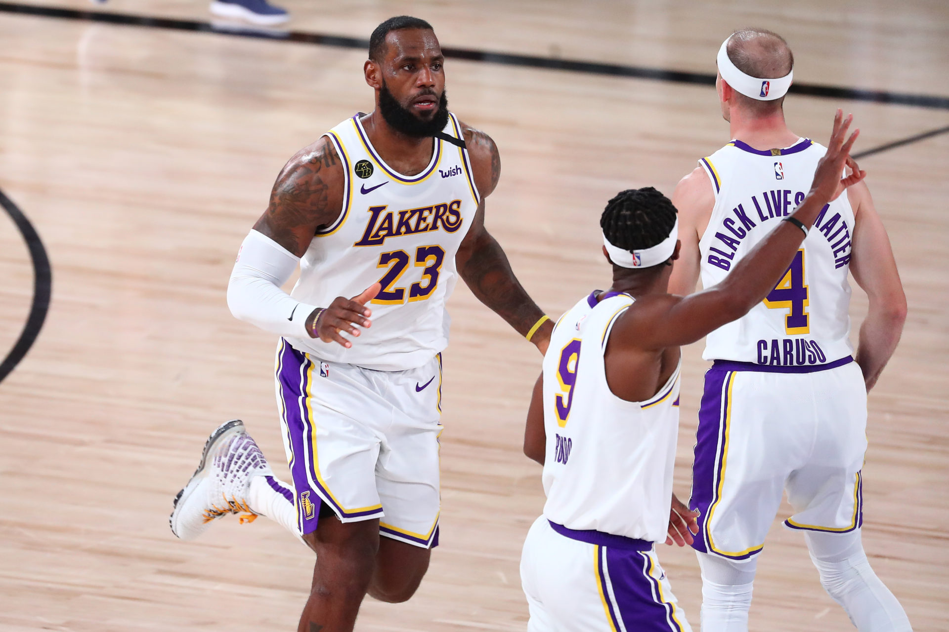 Los Angeles Lakers vs Denver Nuggets: LeBron James avec Alex Caruso et Rajon Rondo
