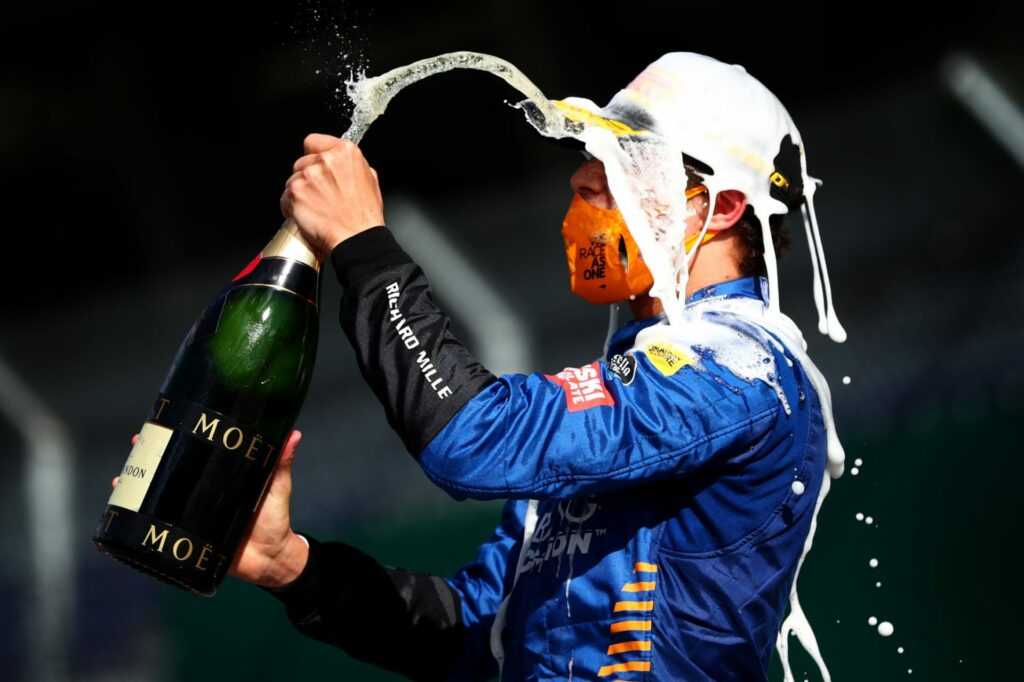 REGARDER: Lando Norris se blesse à la main lors d’un échec de célébration au champagne après le GP d’Italie