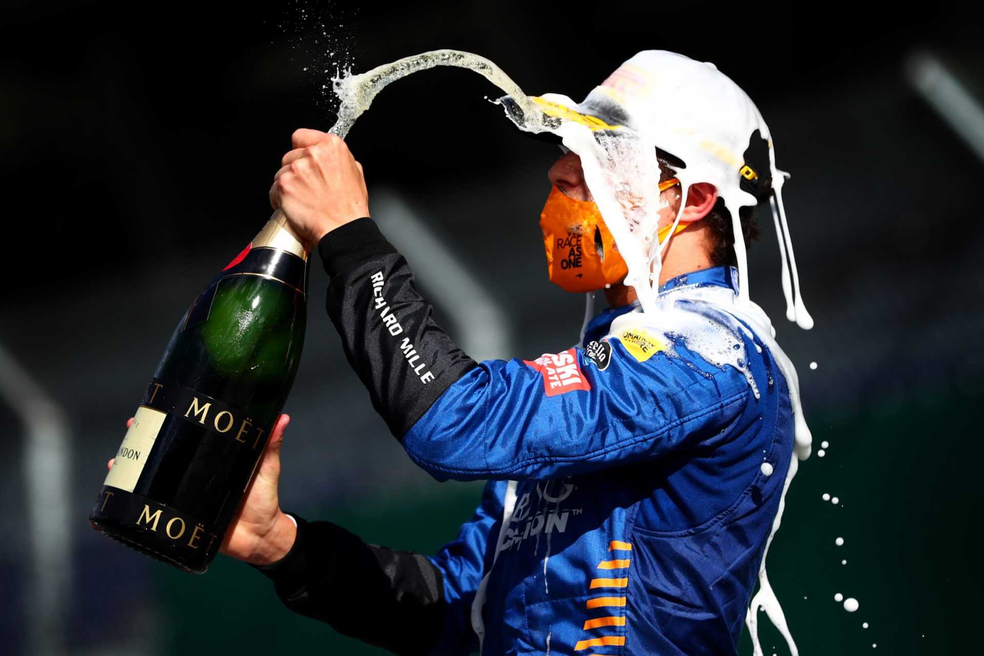 REGARDER: Lando Norris se blesse à la main lors d'un échec de célébration au champagne après le GP d'Italie