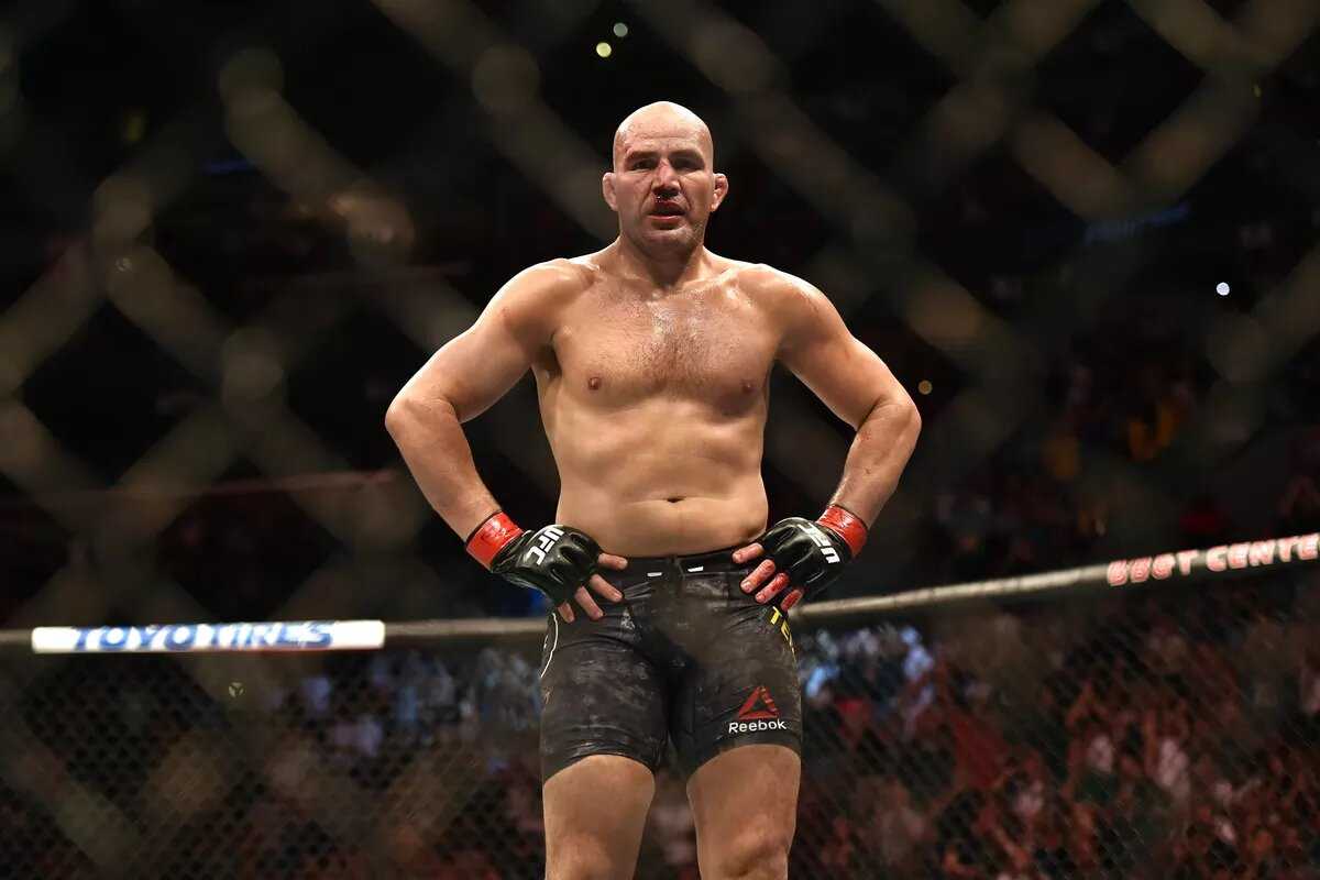 RUPTURE: Le combattant de l'UFC Glover Teixeira teste le combat positif annulé