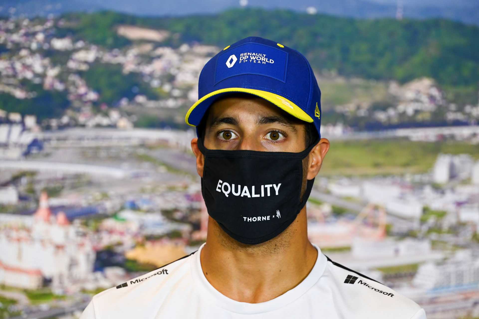 «C'est un peu plus facile pour lui» - Daniel Ricciardo pense que Lewis Hamilton égalise Schumacher est «inévitable»