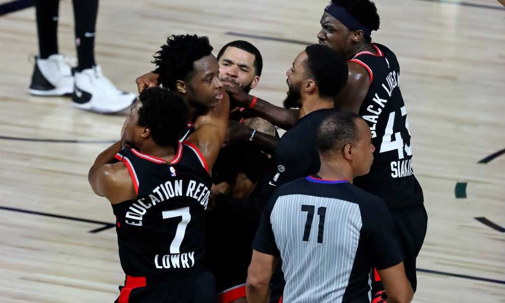 «Heart Of A Champion»: Magic Johnson et la communauté de la NBA deviennent fous après que OG Anunoby des Raptors a fait un batteur de buzzer sauvage