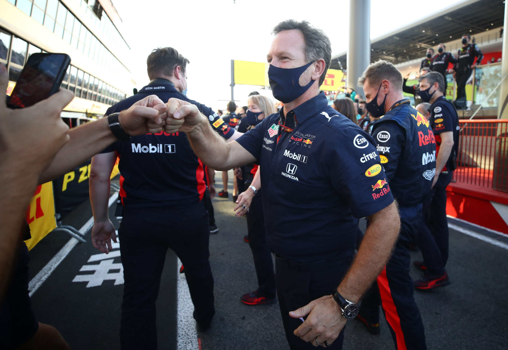 Christian Horner, directeur de l'équipe Red Bull, célèbre après la course au Grand Prix de Toscane 2020