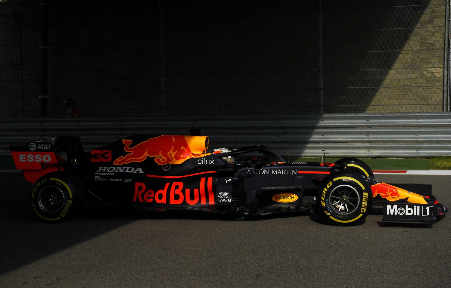 Max Verstappen de Red Bull-Honda lors des essais du GP de Russie