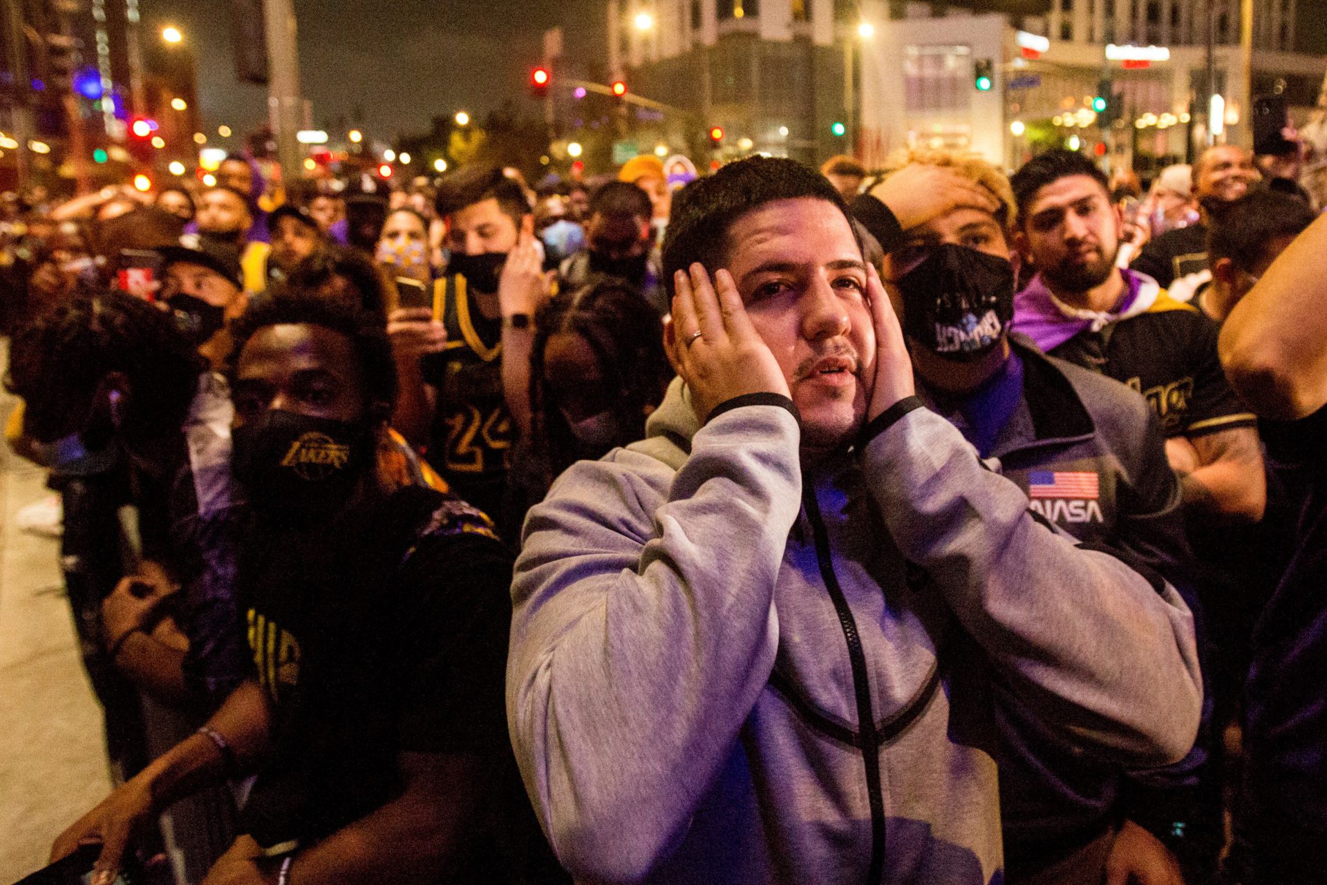 Les fans des Los Angeles Lakers déçus après la défaite du cinquième match en finale de la NBA 2020