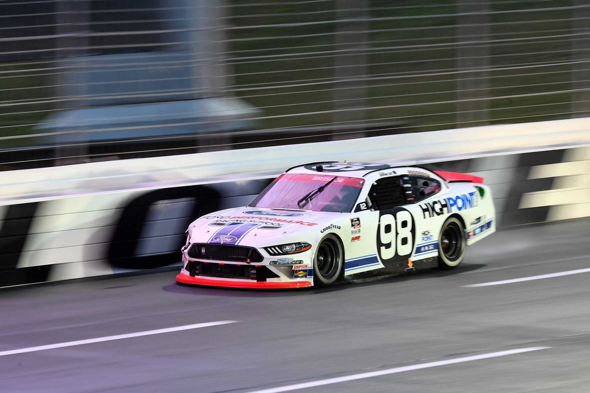Chase Briscoe conduit pendant la course NASCAR Cup Series au Charlotte Roval
