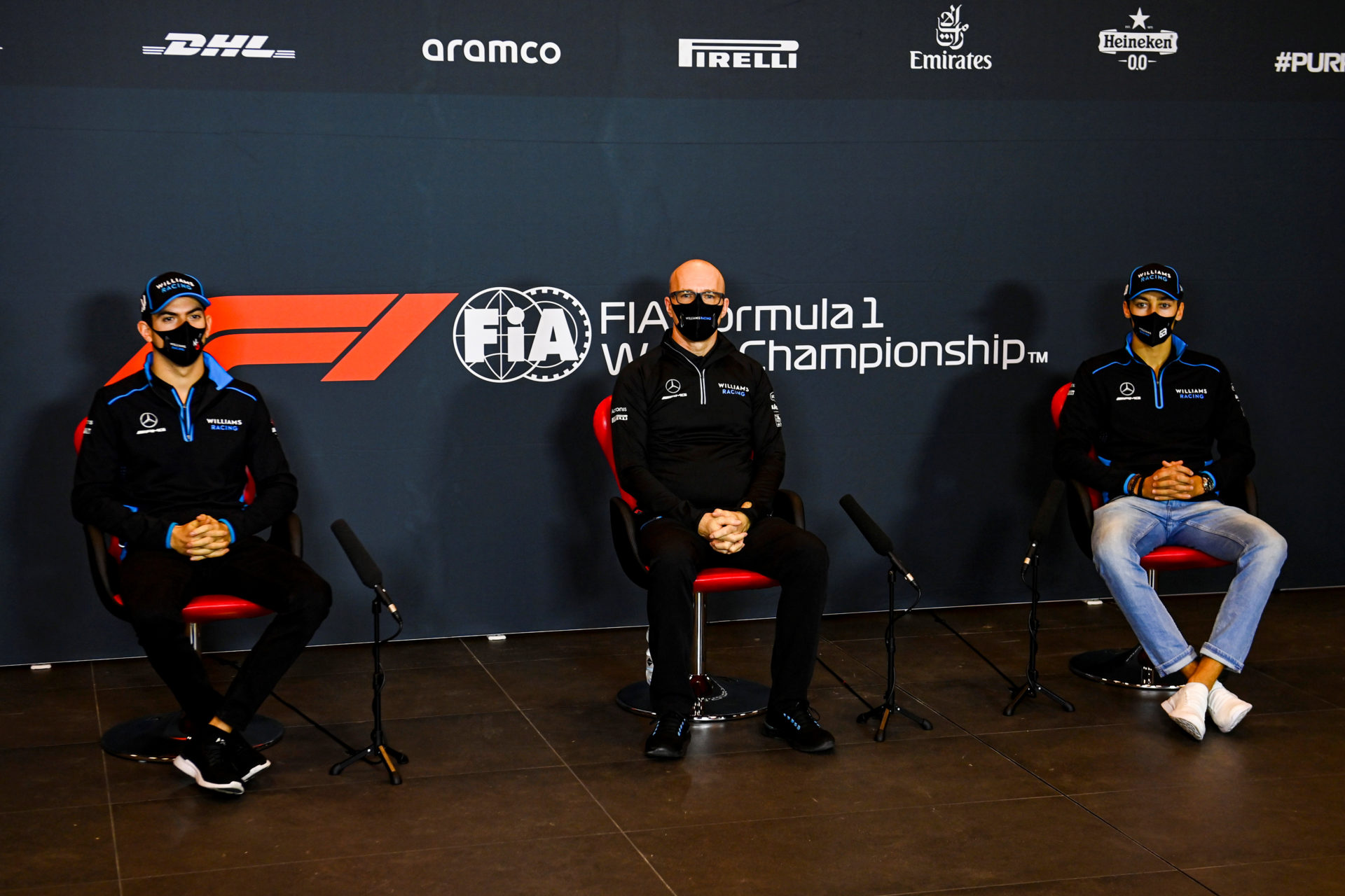 Simon Roberts, George Russell et Nicholas Latifi lors d'une conférence de presse avant la course en Italie
