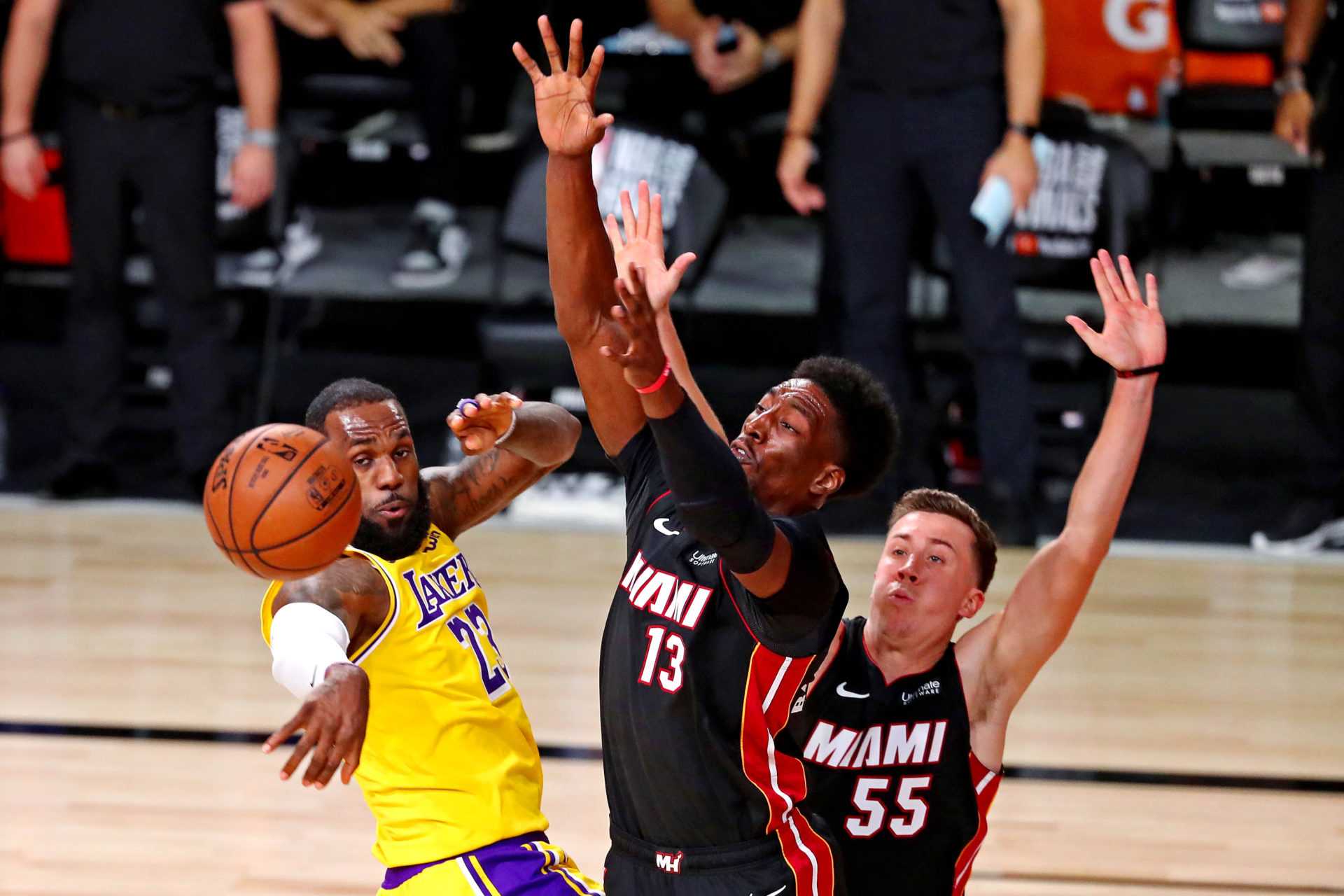 Bam Adebayo de Miami Heat abandonne dans un revirement après la défaite de l'équipe dans le deuxième match contre les Lakers