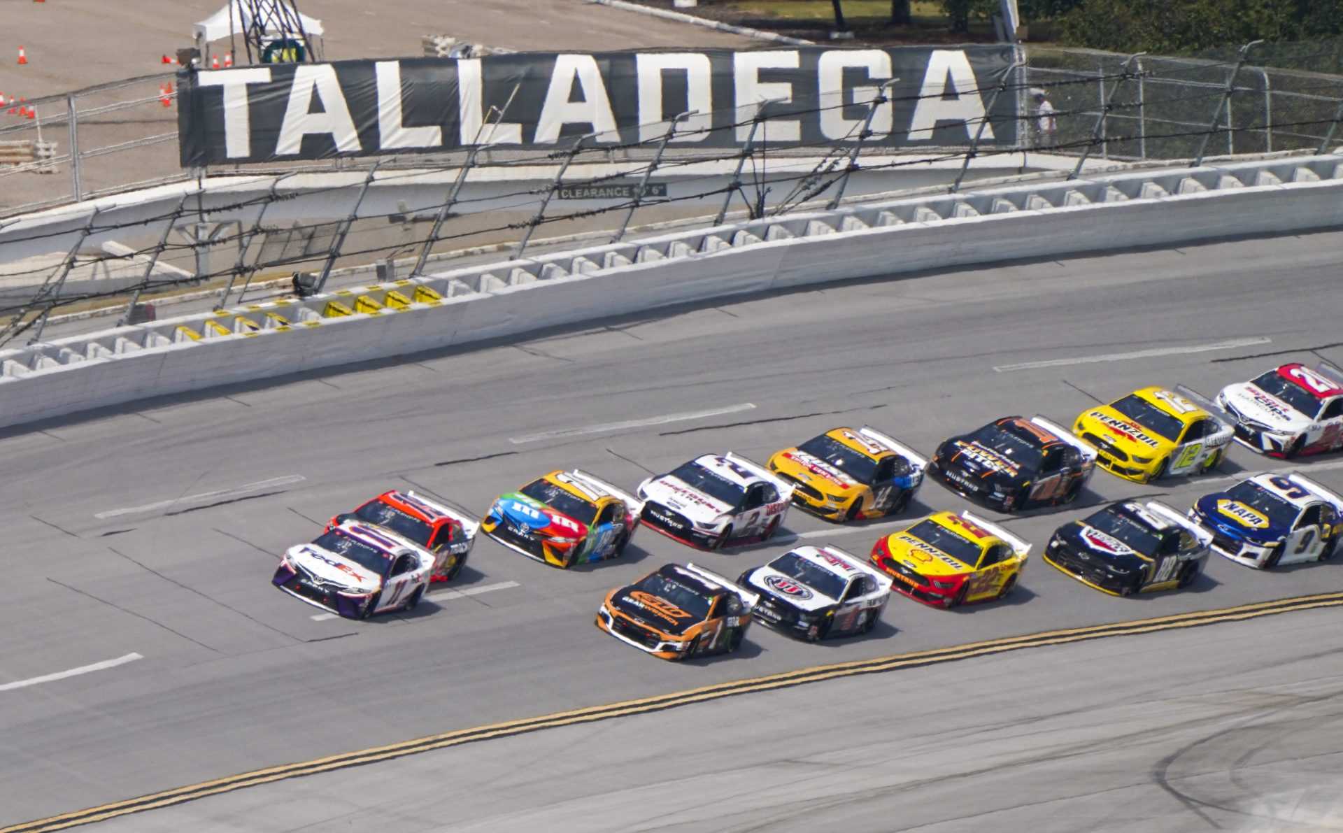 Dale Earnhardt Jr fait part de ses réflexions sur la règle de la ligne jaune dans NASCAR