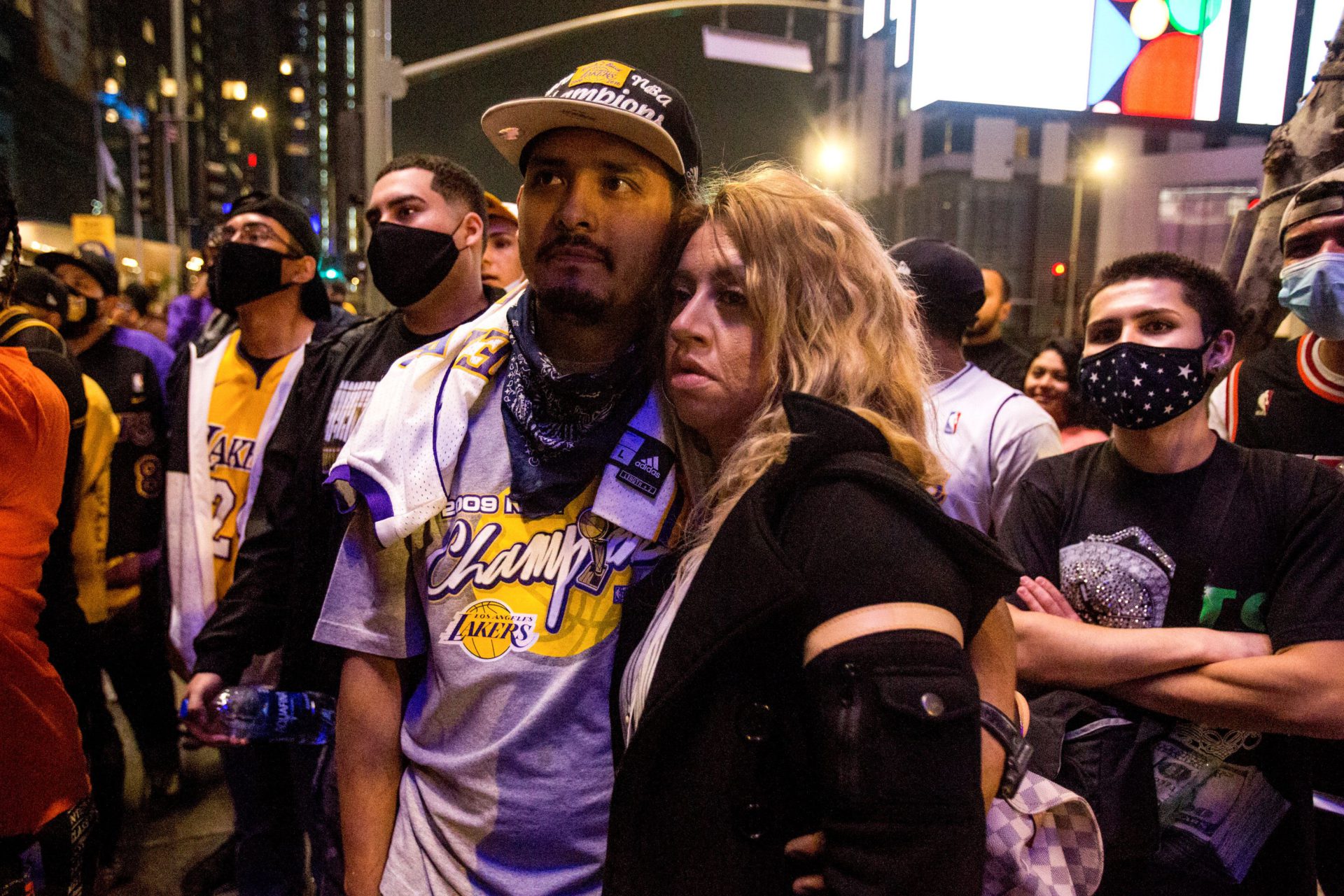 Les fans des Los Angeles Lakers déçus après la défaite du cinquième match en finale de la NBA 2020