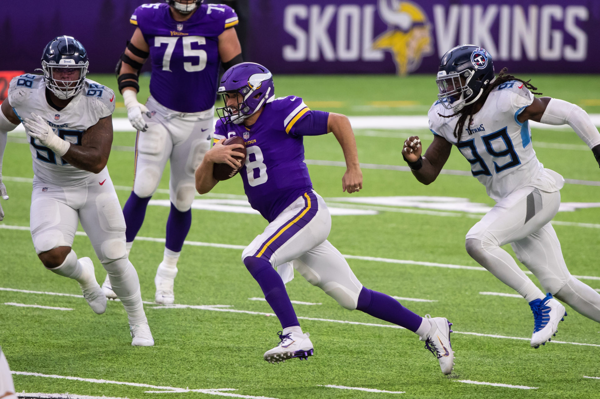 Le quart-arrière des Vikings du Minnesota, Kirk Cousins, joue contre les Titans du Tennessee lors de la troisième semaine.