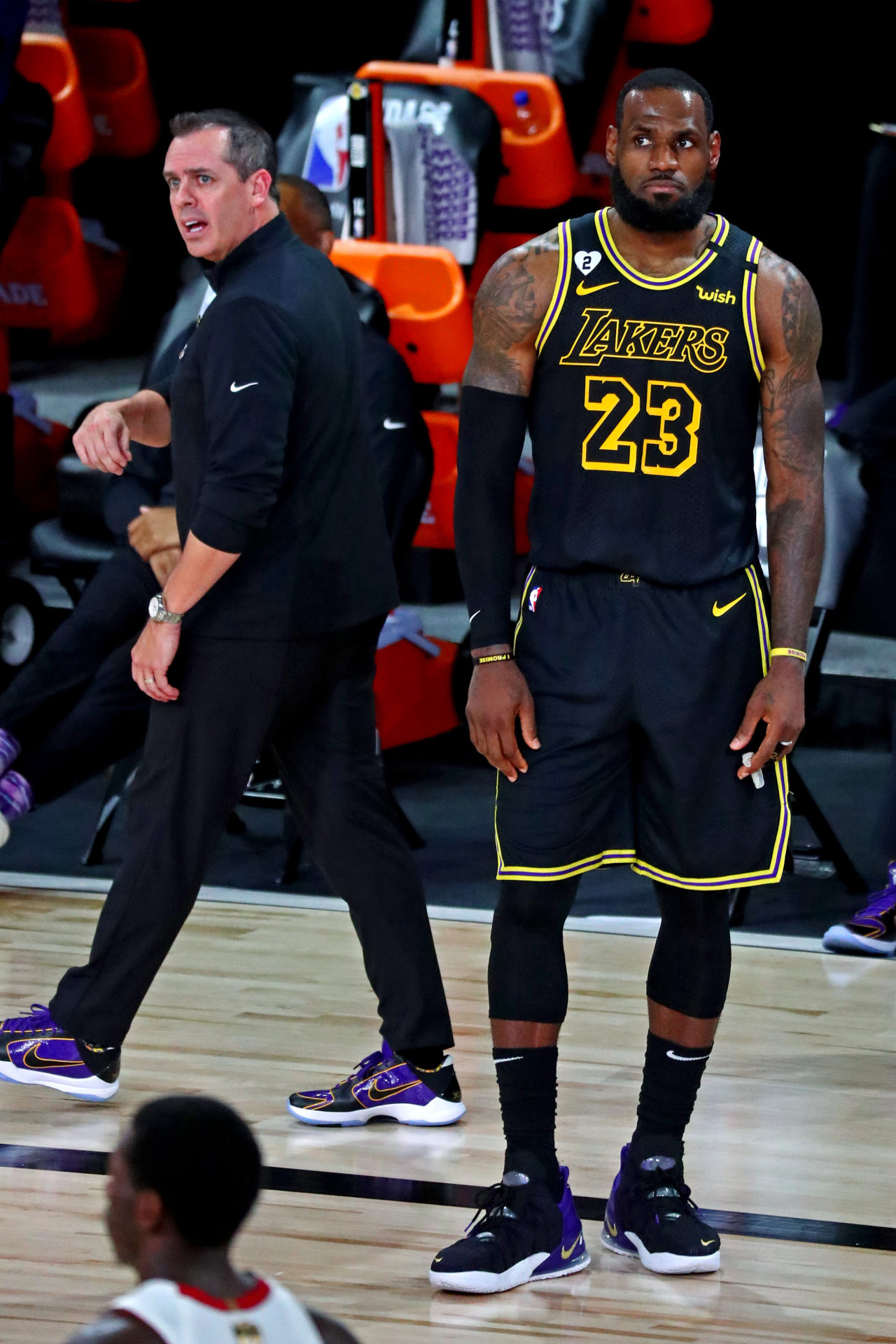La superstar des Lakers LeBron James et l'entraîneur-chef Frank Vogel en finale de la NBA 2020