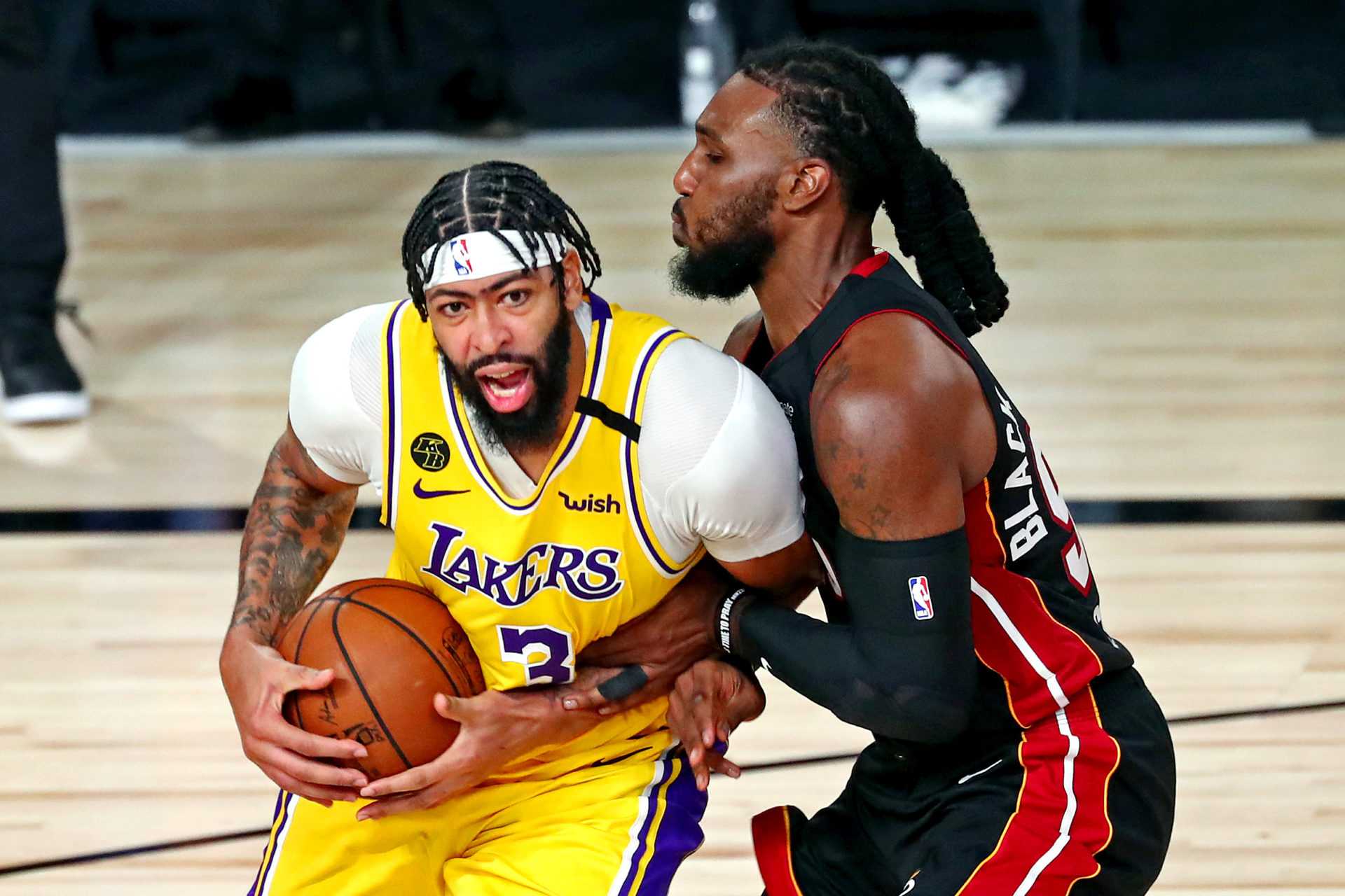 Miami Heat Forward révèle son plan pour s'attaquer à Anthony Davis des Lakers lors du quatrième match
