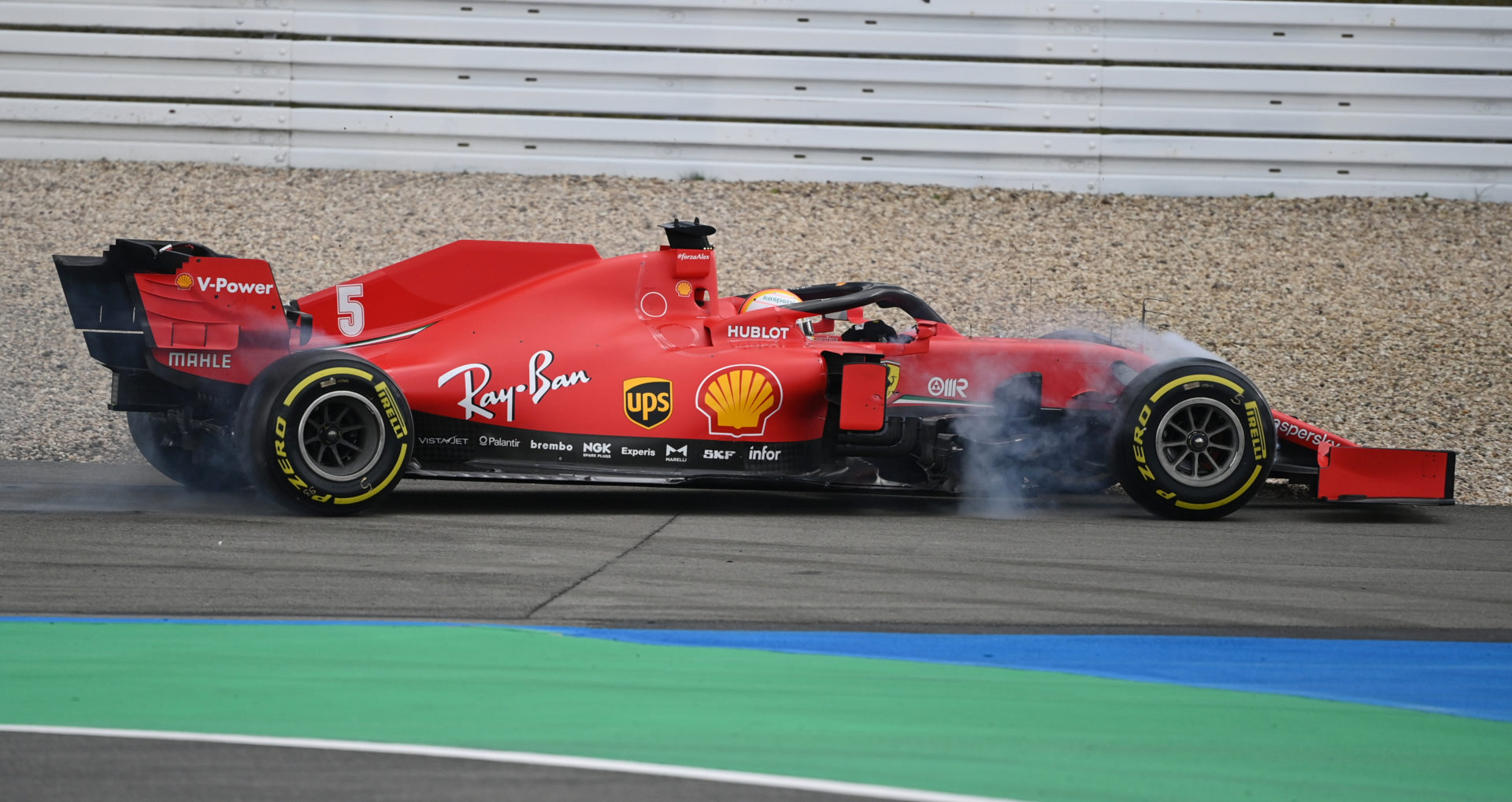Sebastian Vettel se débat au Grand Prix de l'Eifel avec sa voiture