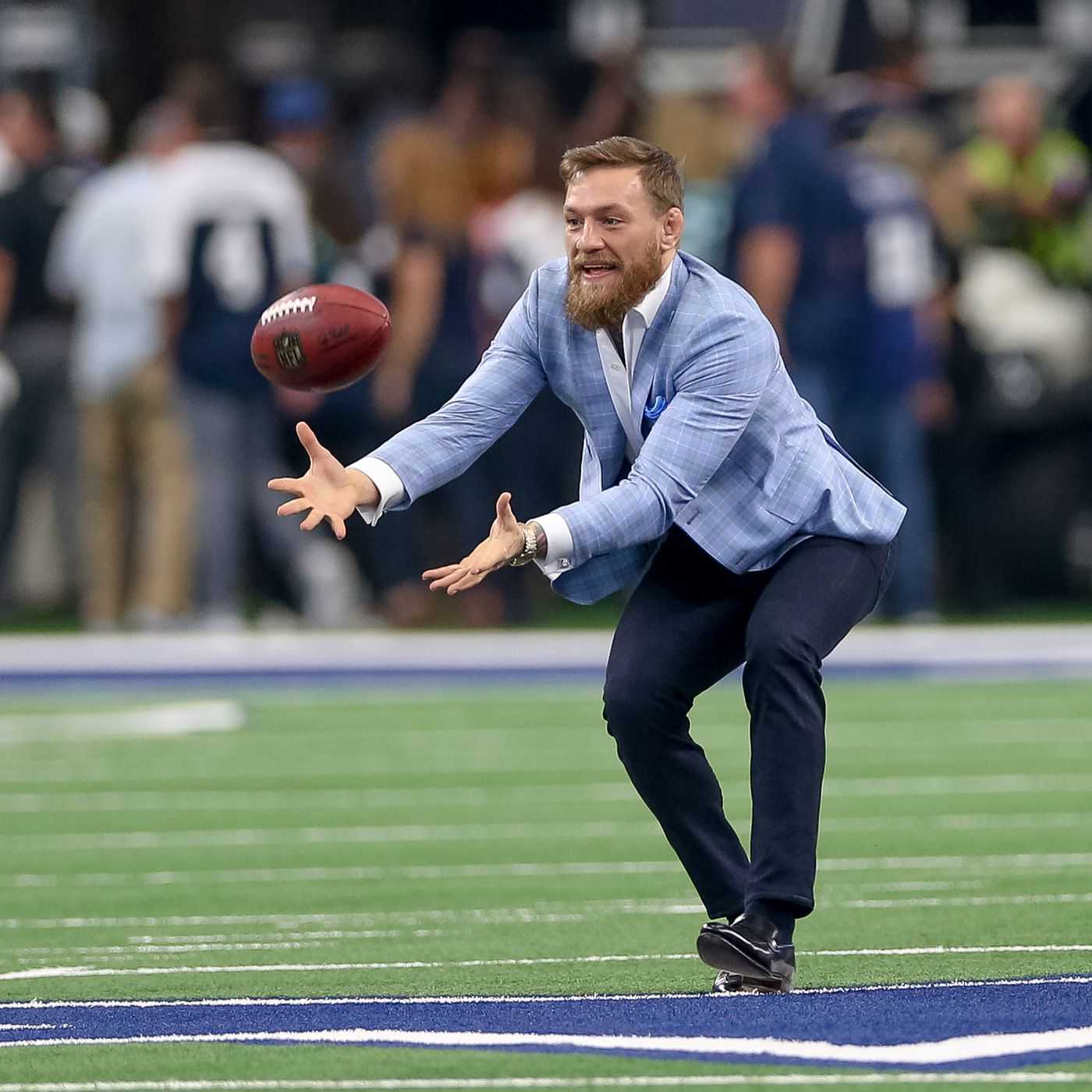Le propriétaire des Dallas Cowboys est prêt à accueillir Conor McGregor contre Dustin Poirier II au stade AT&T