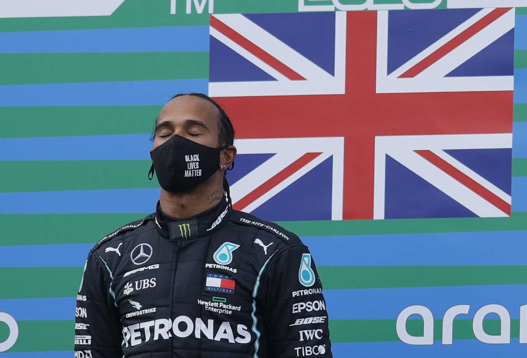 Lewis Hamilton publie un message encourageant soulignant l'esprit d'équipe de Mercedes F1