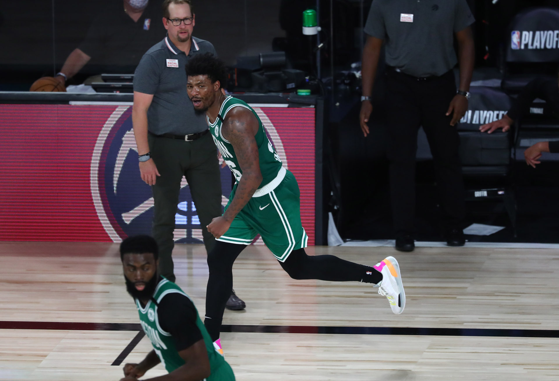Boston Celtics garde Marcus Smart et Jaylen Brown