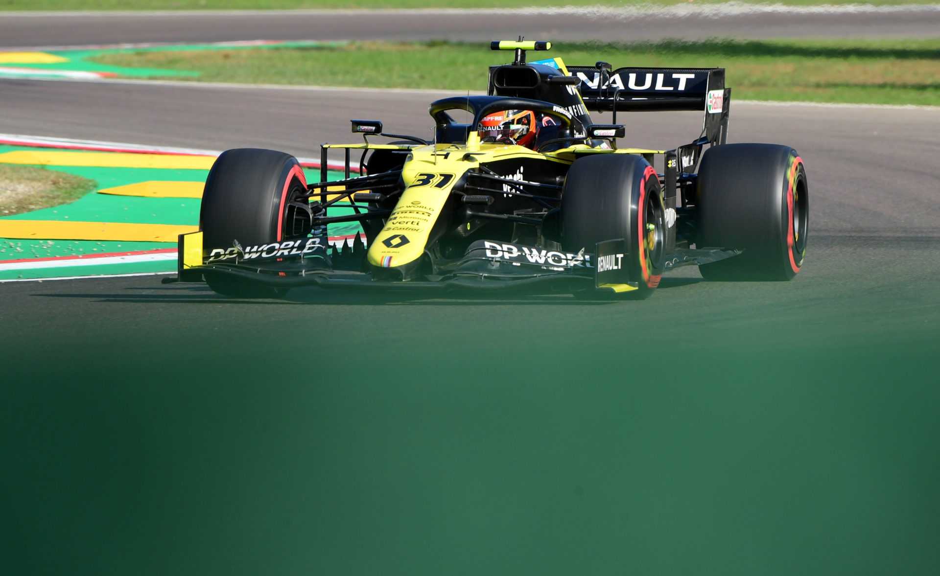 REGARDER: Esteban Ocon se trouve dans la McLaren Box au lieu de Renault aux essais libres d'Imola