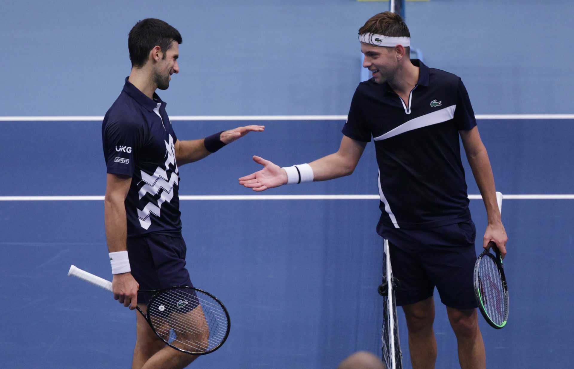 REGARDER: Novak Djokovic remporte un rallye difficile avec un jeu intelligent sur le net