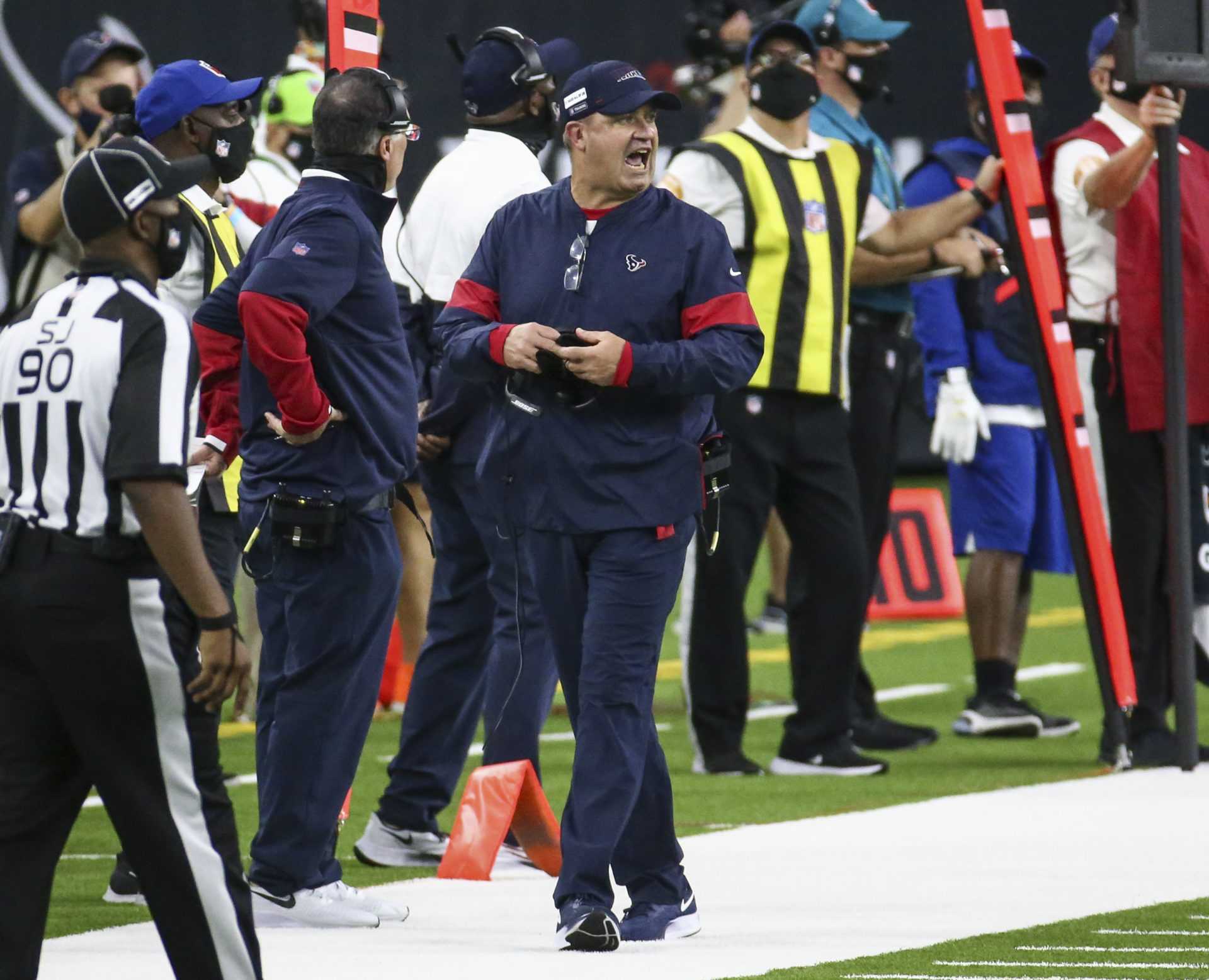 L'entraîneur-chef des Houston Texans, Bill O'Brien, photographié à l'écart lors de la défaite de la deuxième semaine contre les Ravens de Baltimore.