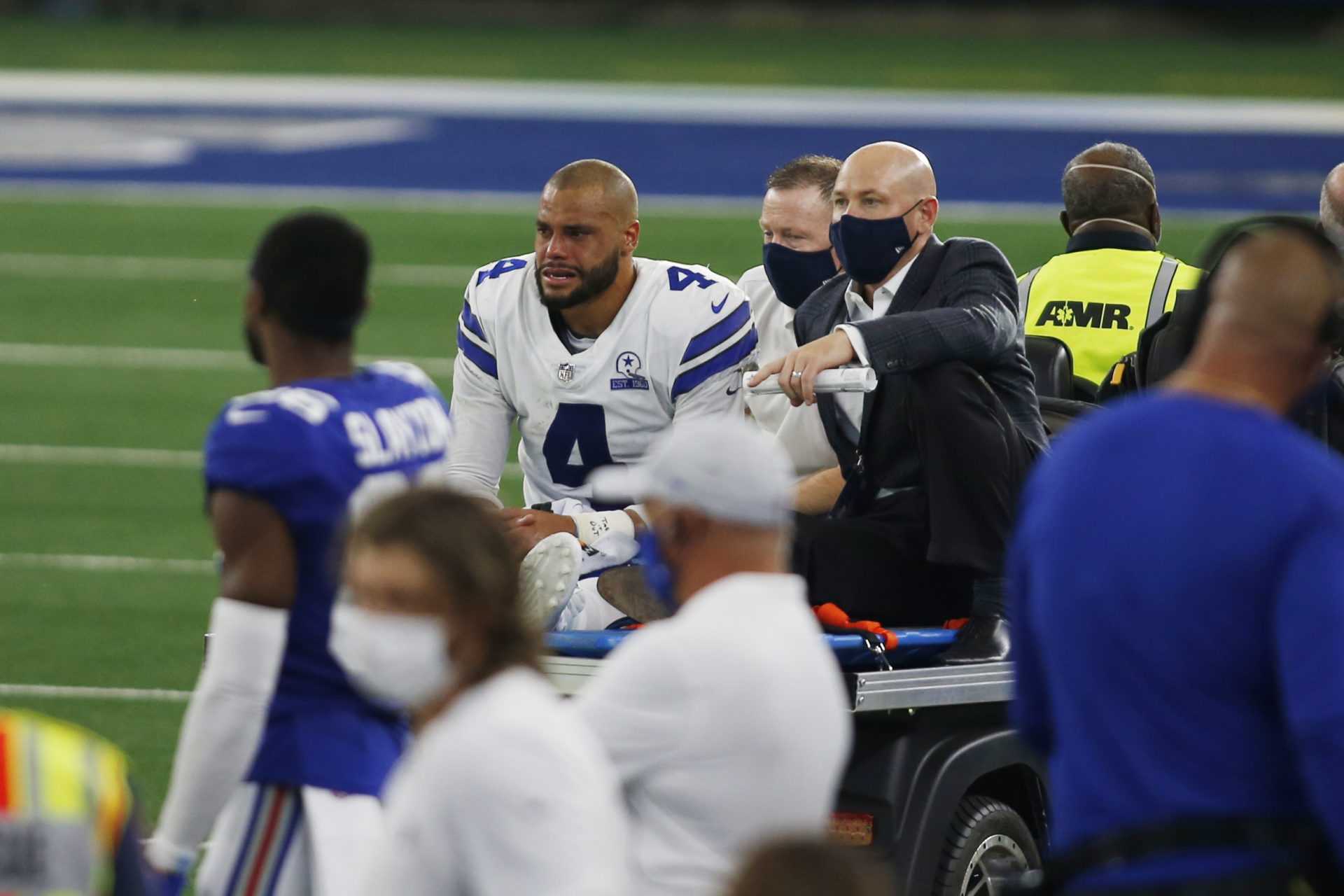 Le quart-arrière des Cowboys de Dallas, Dak Prescott, est parti après avoir subi une fracture de la cheville contre les Giants de New York lors de la cinquième semaine.