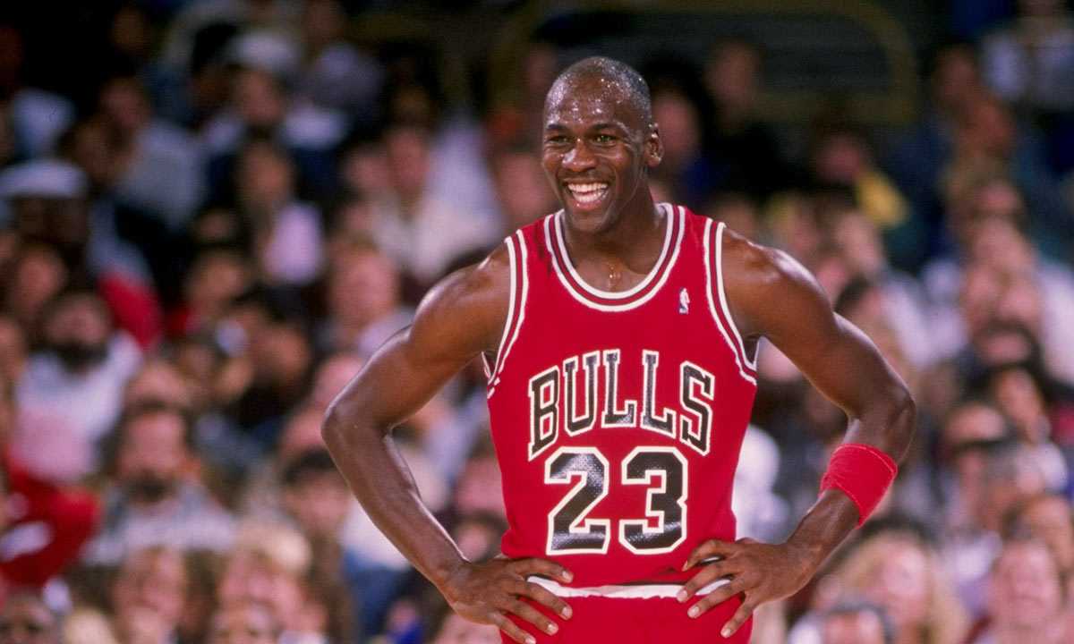 Un ancien coéquipier affirme que Michael Jordan perdra contre LeBron James