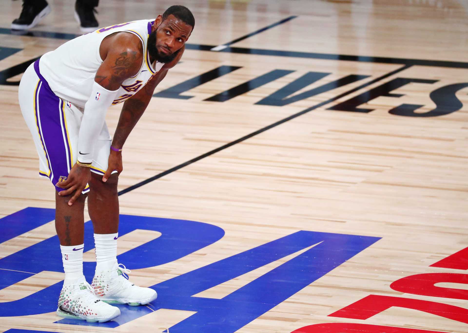"You Live With It": LeBron James des Lakers déçu par le jeu de coût horrible d'erreur 5