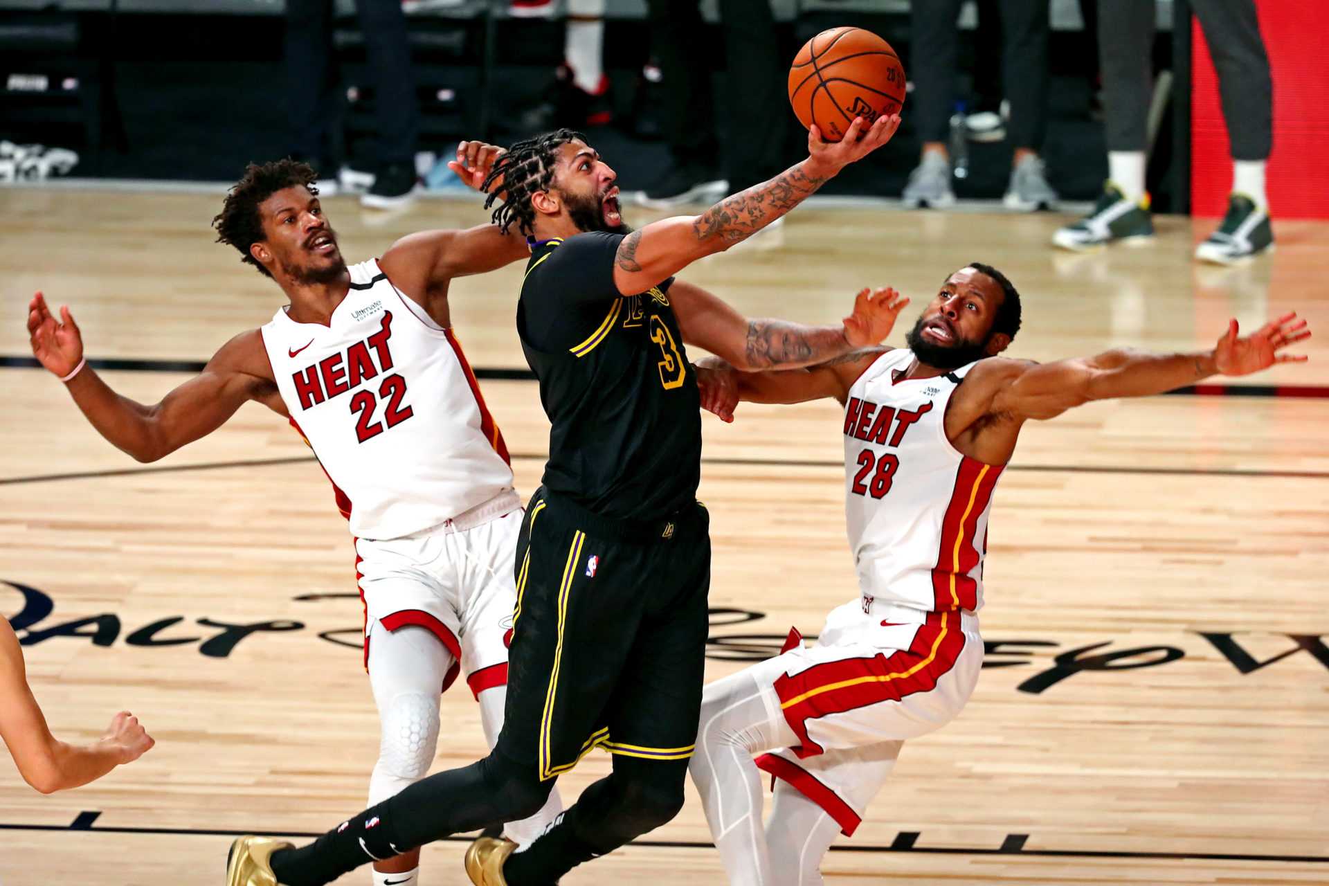 Los Angeles Lakers vs Miami Heat: Anthony Davis contre Andre Iguodala