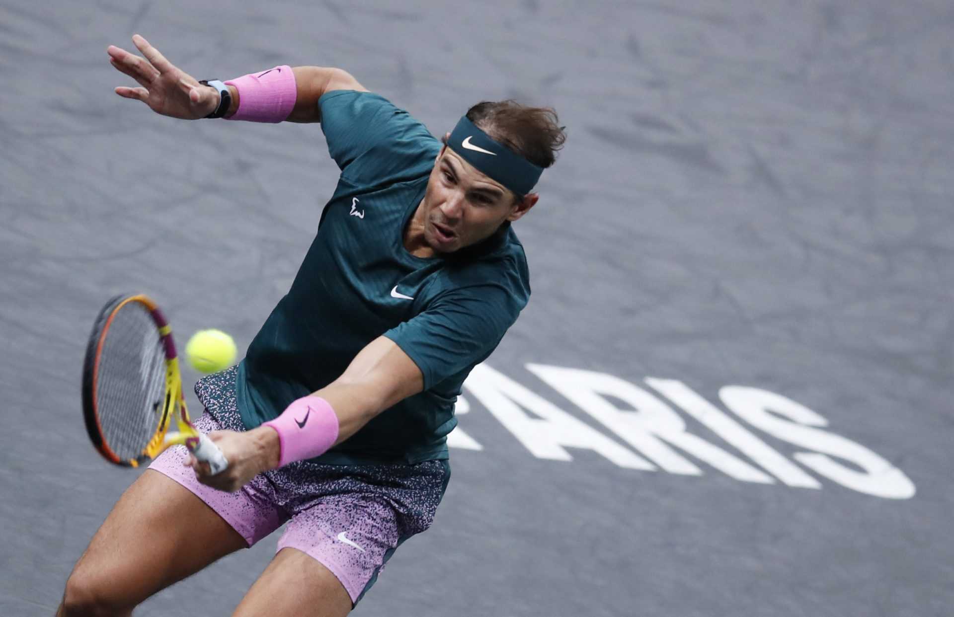 REGARDER: Rafael Nadal livre un coup droit vintage contre Alexander Zverev au Rolex Paris Masters 2020