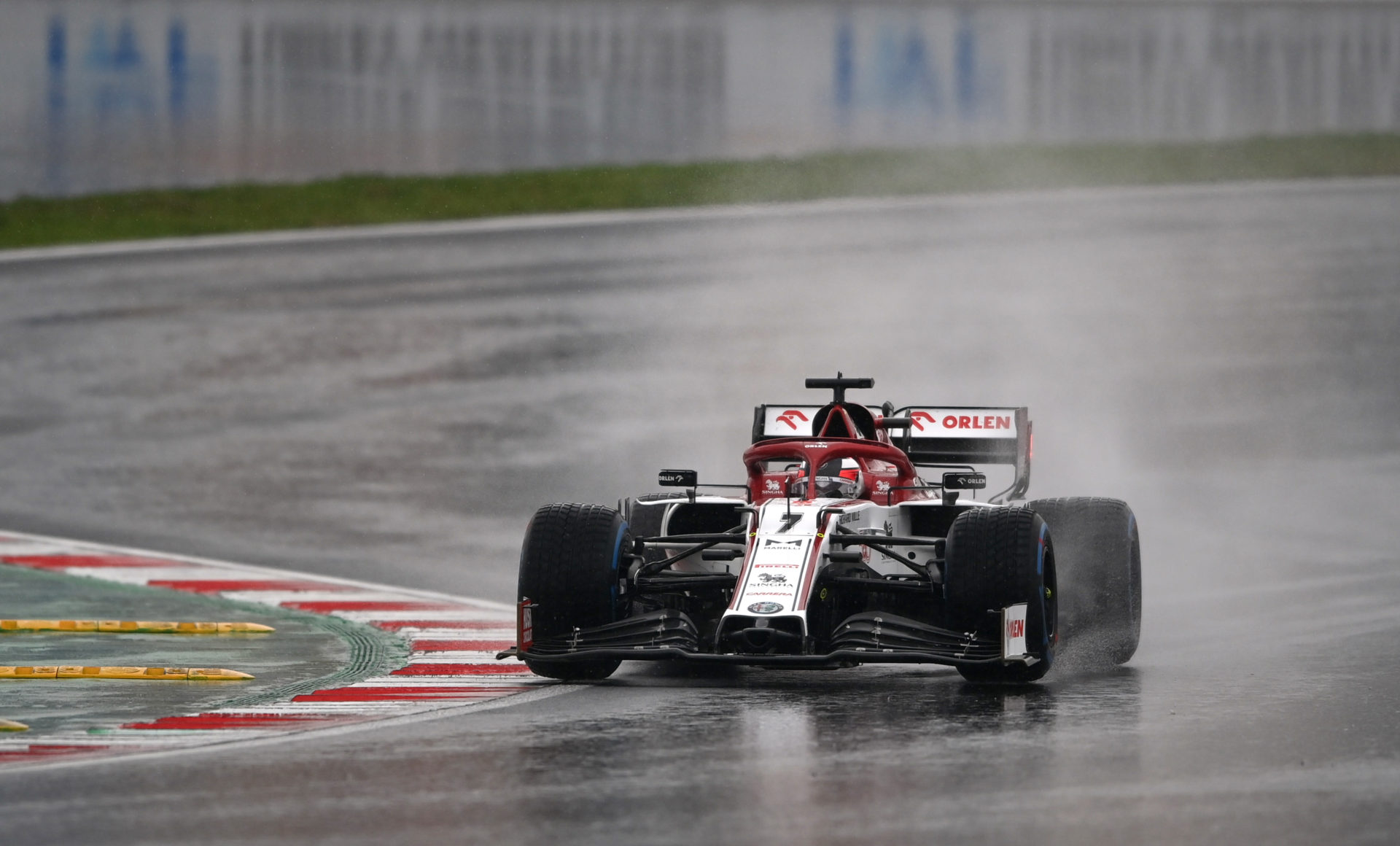 Kimi Raikkonen d'Alfa Romeo en action lors des qualifications à la Turquie