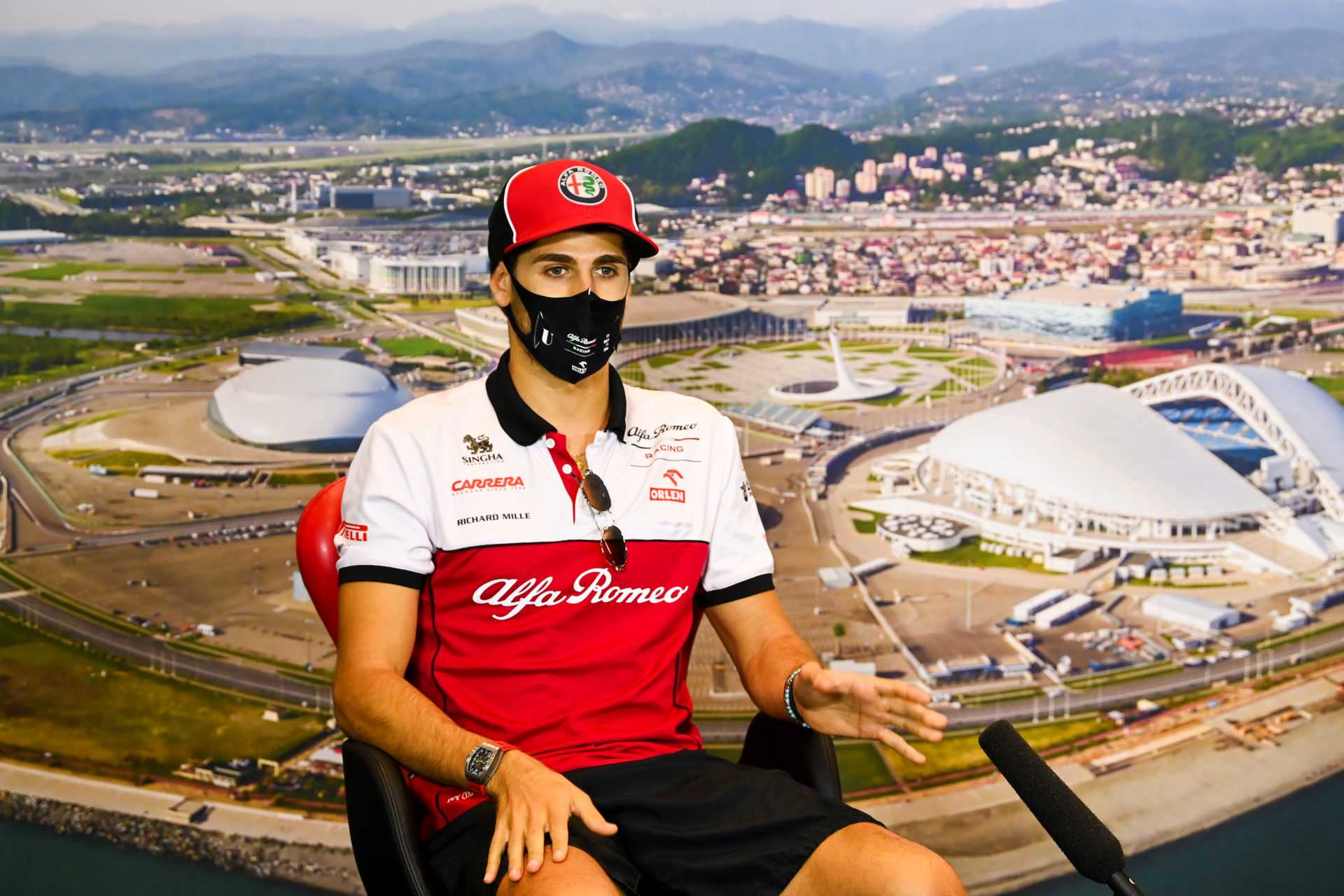 Giovinazzi réfléchit à un duel «étrange» avec Sebastian Vettel lors du GP de l'Eifel