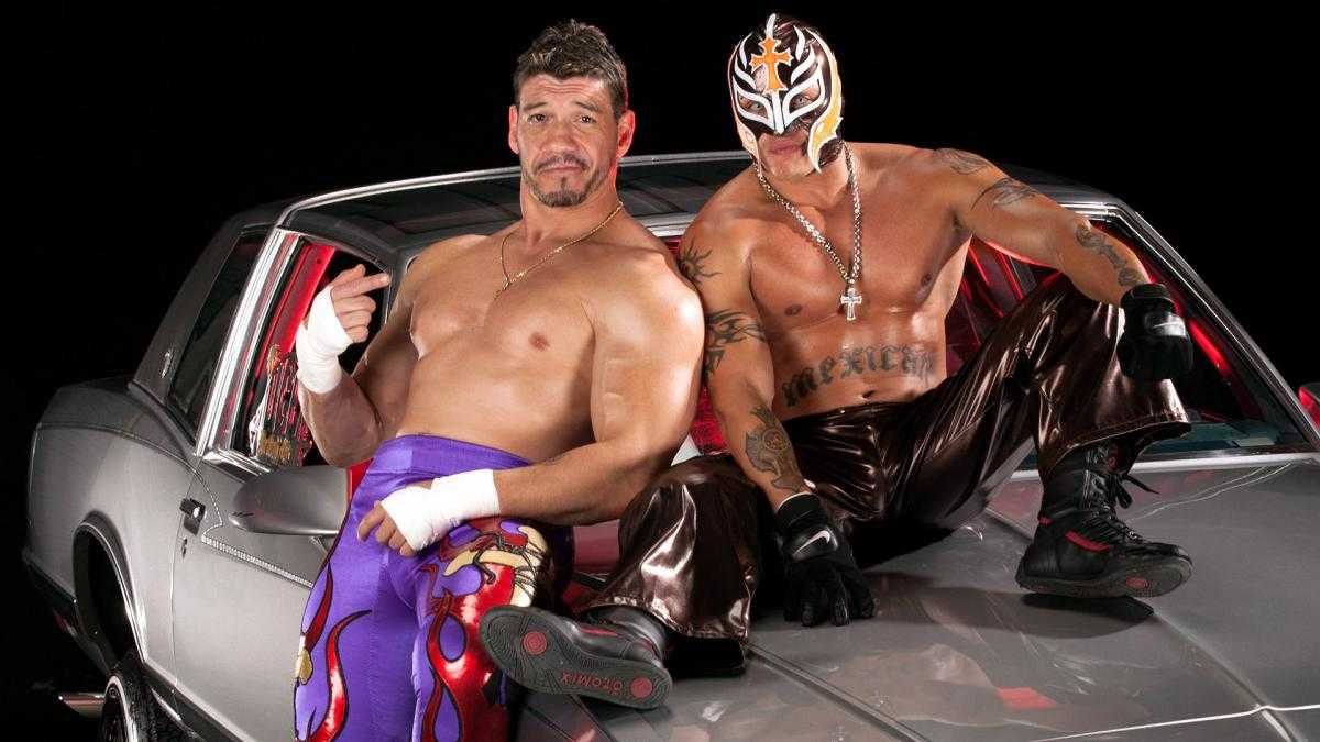 REGARDER: Rey Mysterio rend un hommage spécial à Eddie Guerrero sur WWE Smackdown